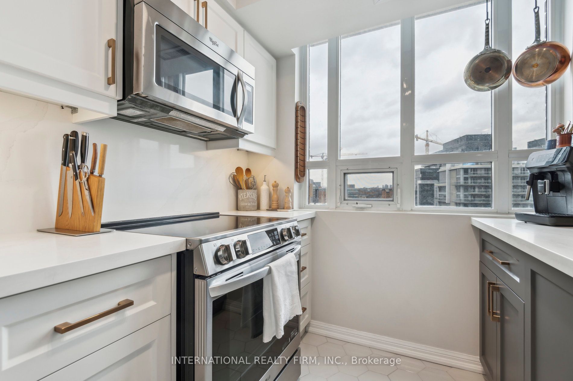 #802 - 125 Western Battery Road Property Photo 6