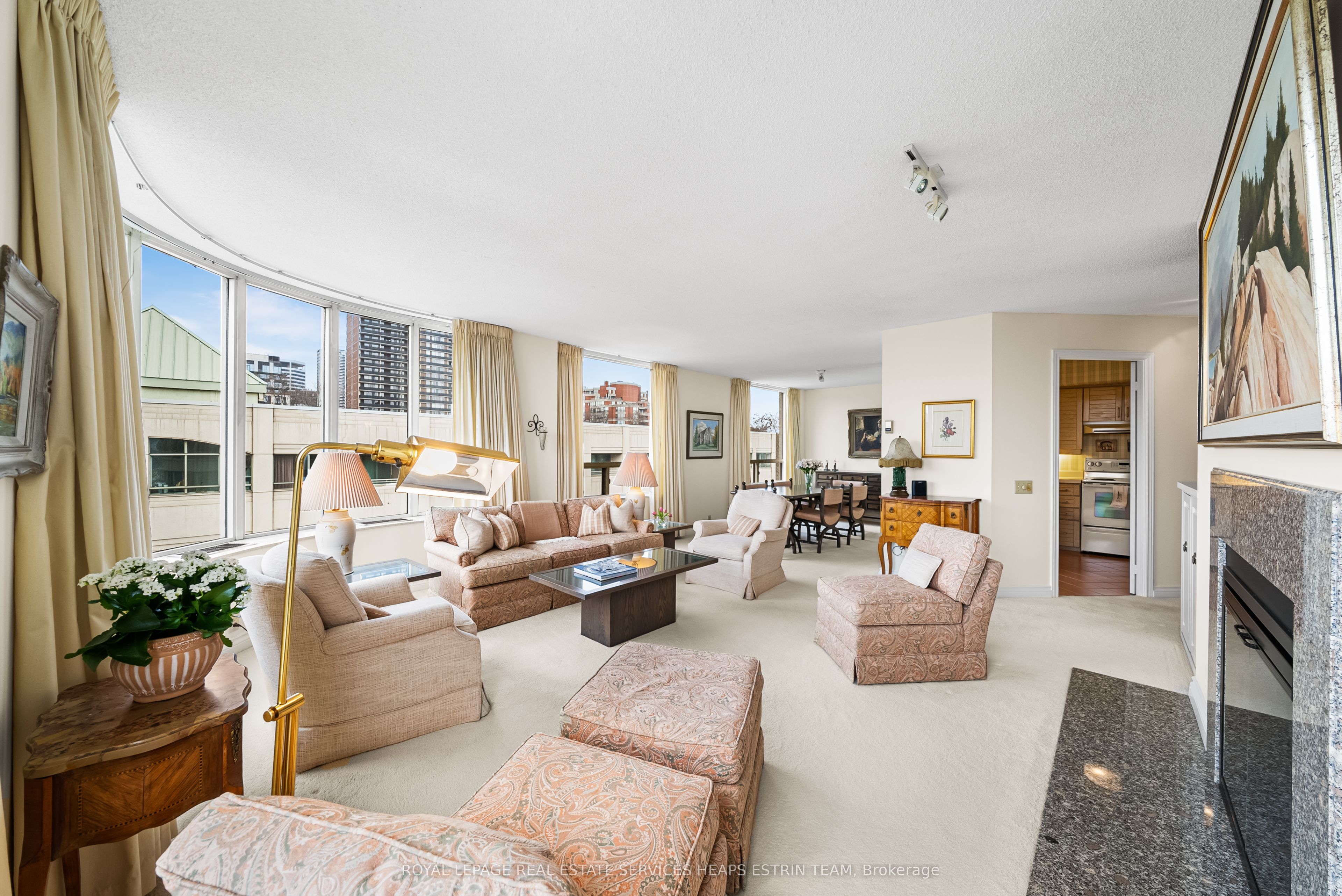 #602 - 1177 Yonge Street Property Photo 2