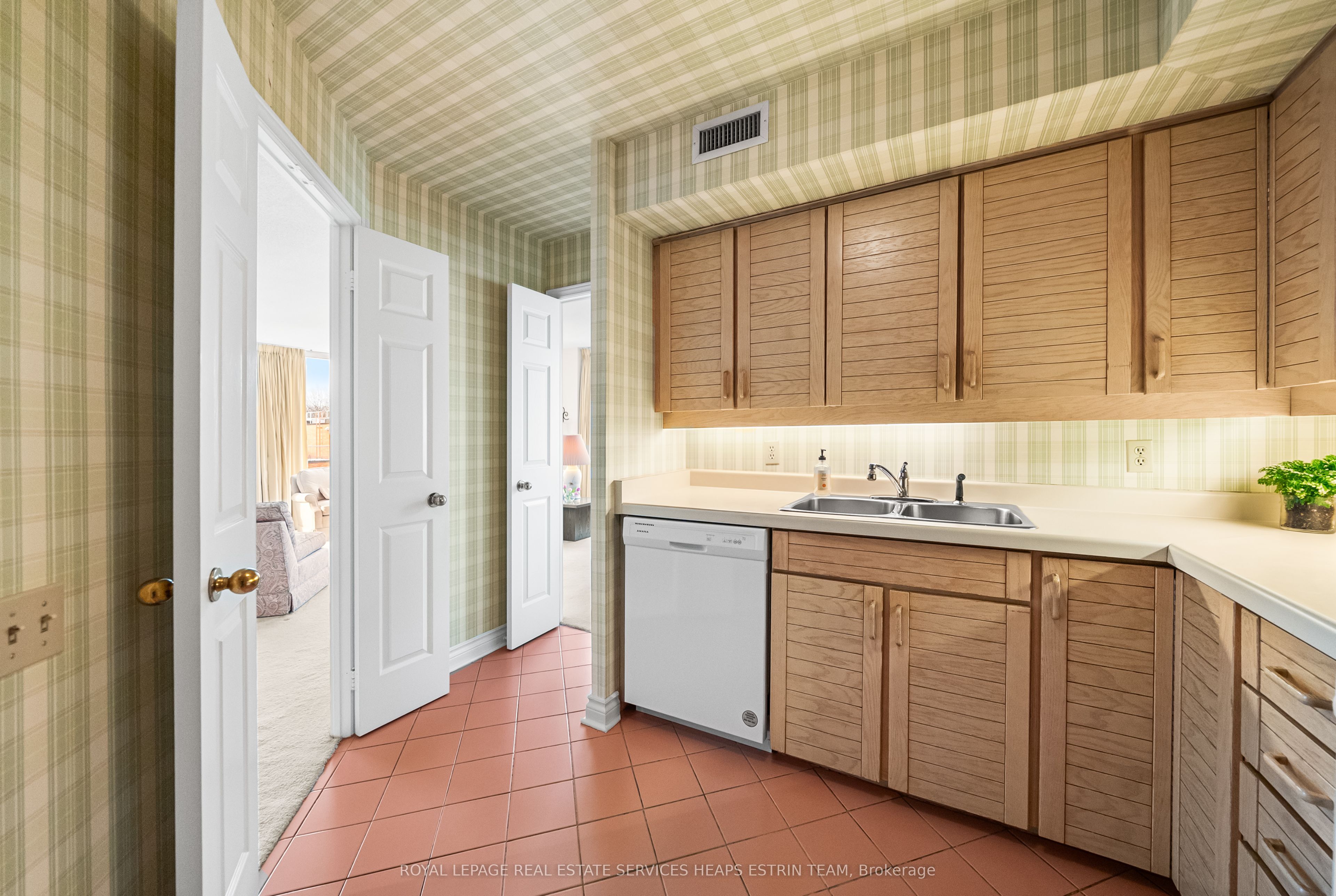 #602 - 1177 Yonge Street Property Photo 13