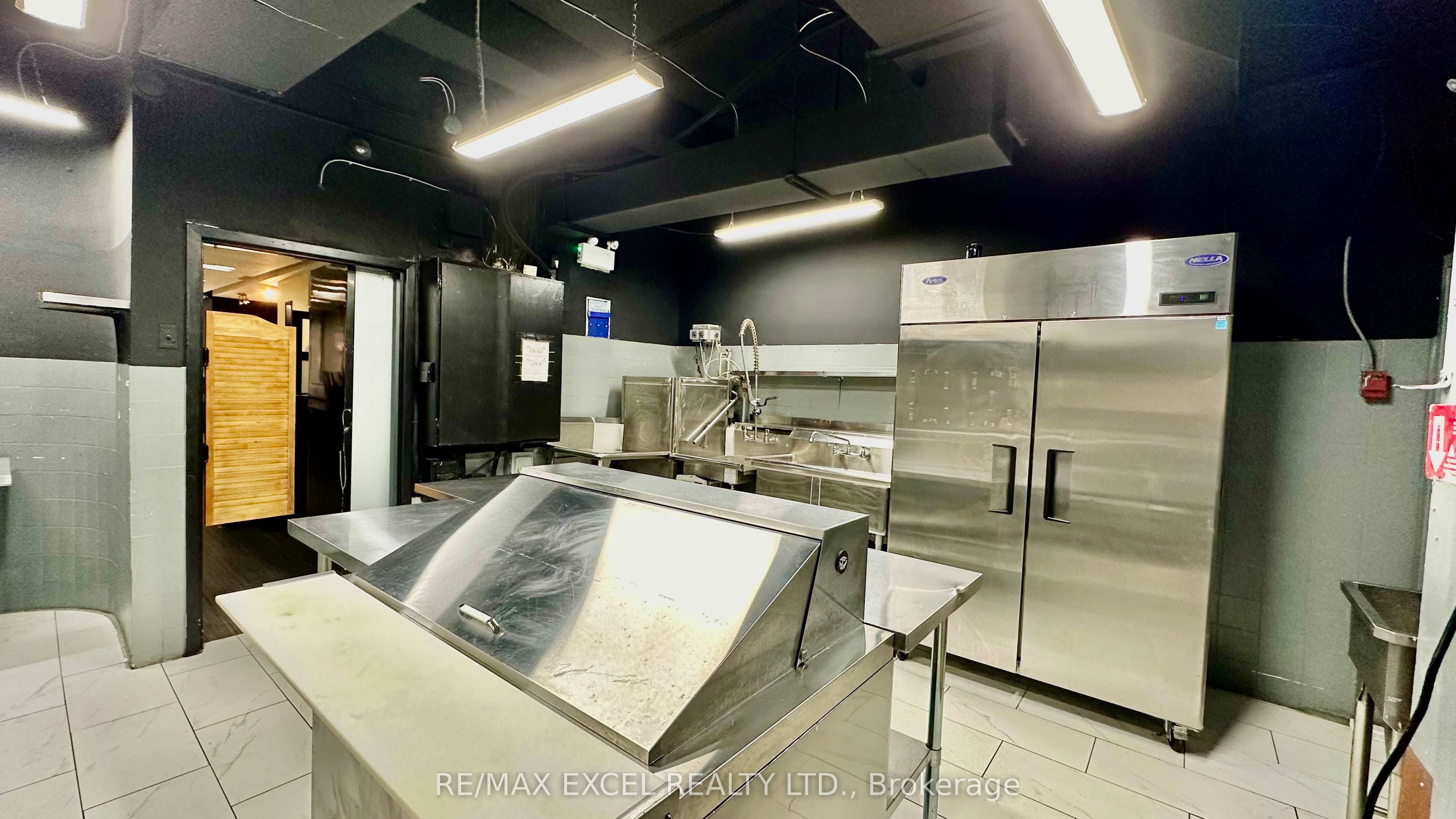 394 Bloor Street Property Photo 7