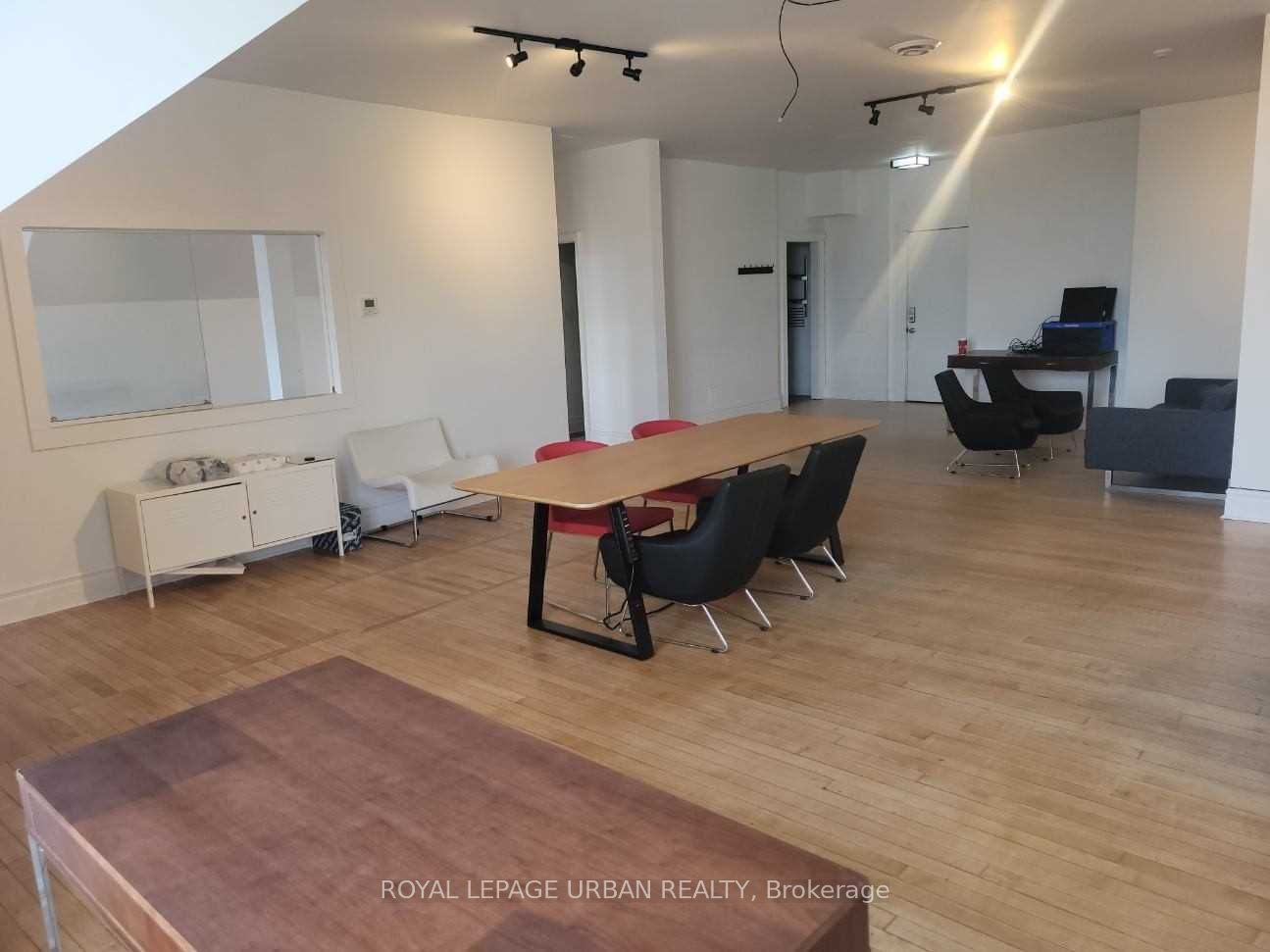 #400 - 1089 Queen Street Property Photo 3