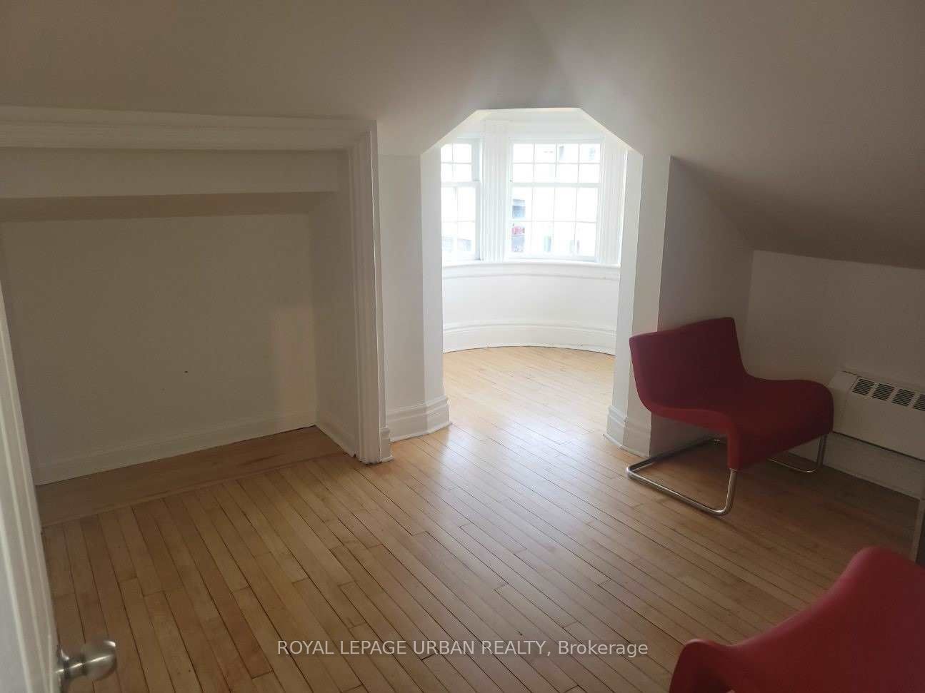 #400 - 1089 Queen Street Property Photo 4