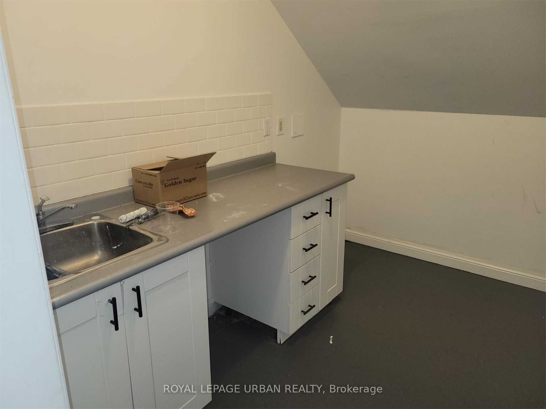 #400 - 1089 Queen Street Property Photo 6