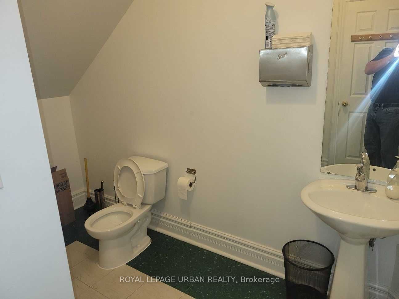 #400 - 1089 Queen Street Property Photo 7