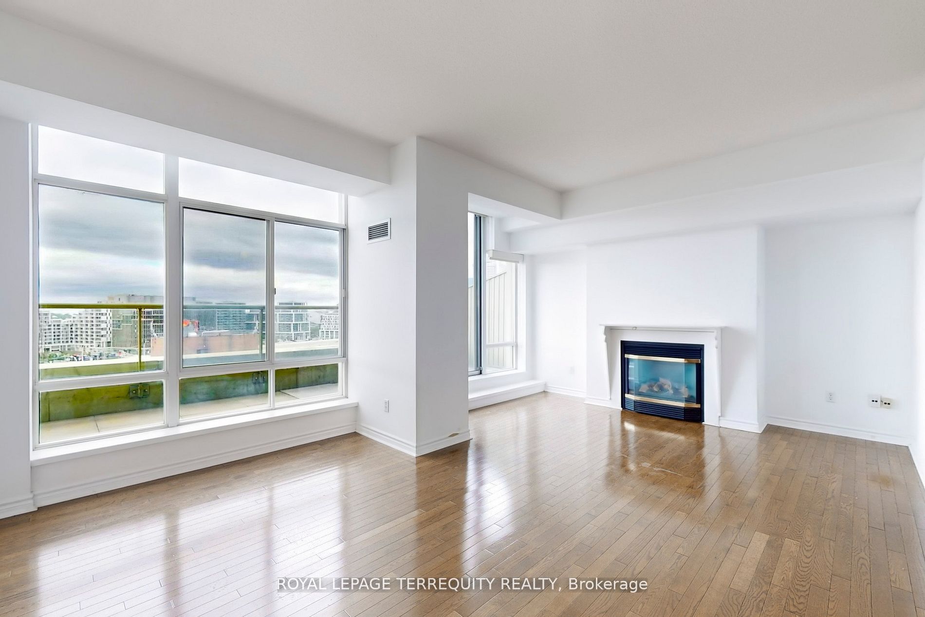 #ph1 - 39 Parliament Street Property Photo 5
