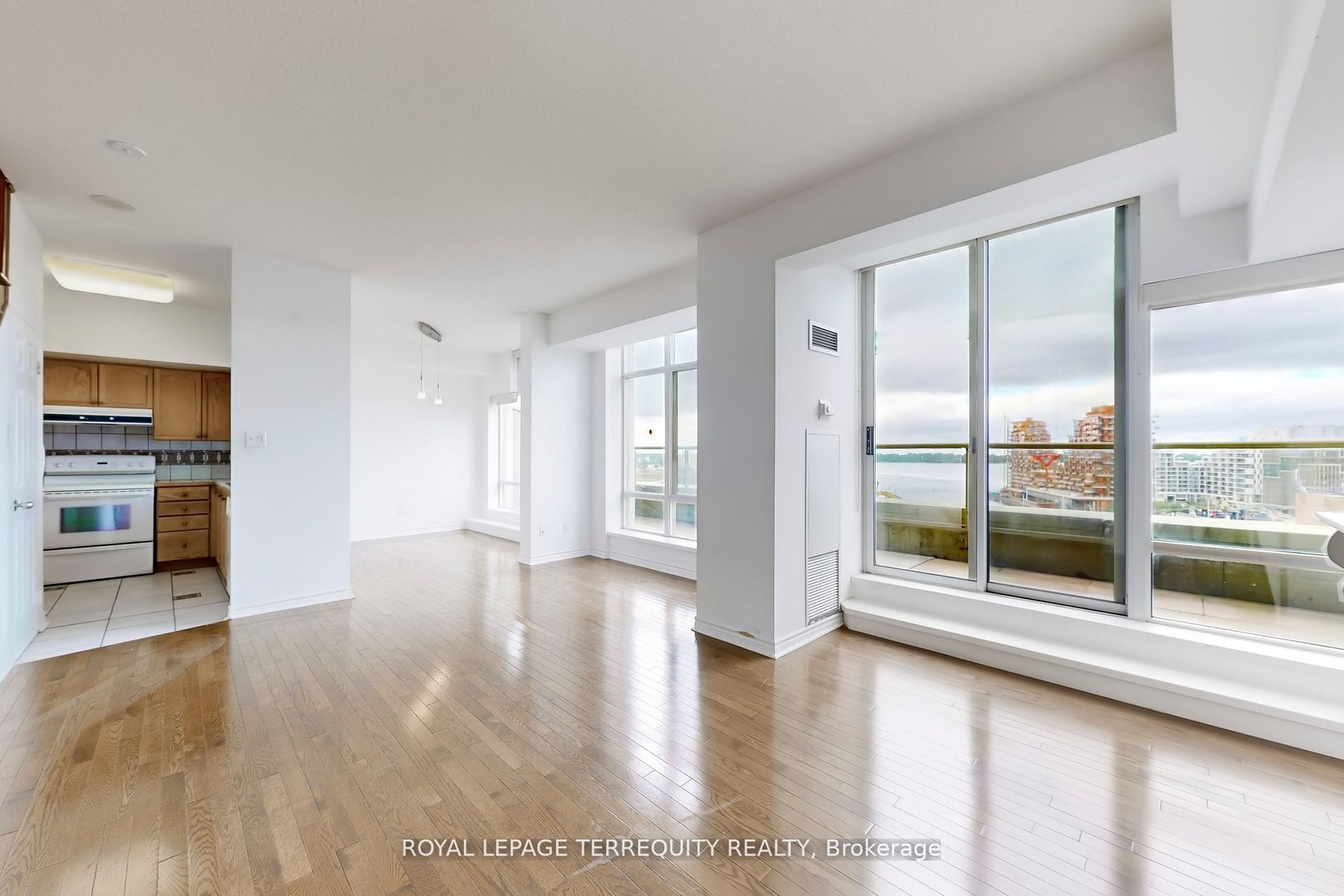 #ph1 - 39 Parliament Street Property Photo 7
