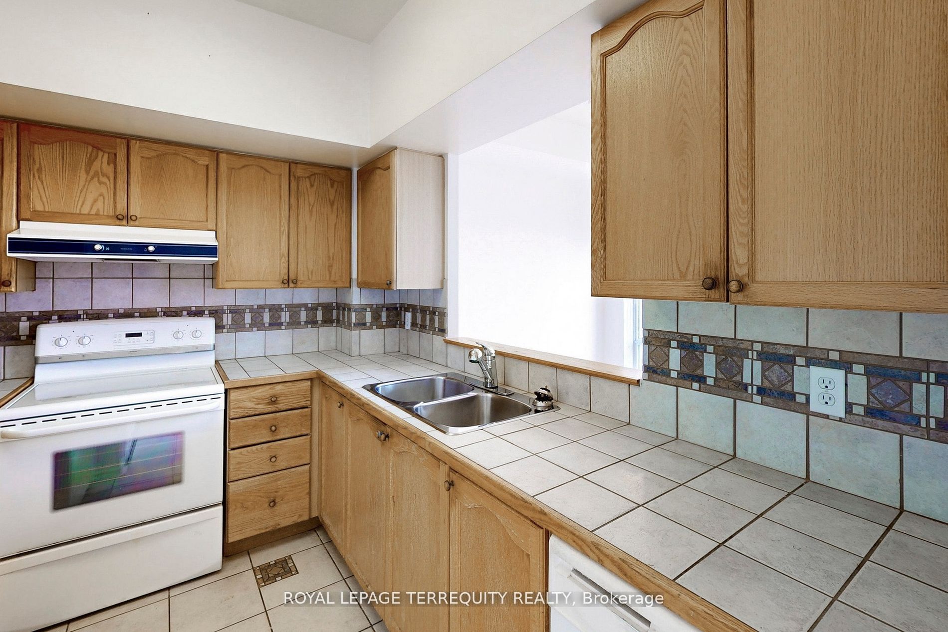 #ph1 - 39 Parliament Street Property Photo 9