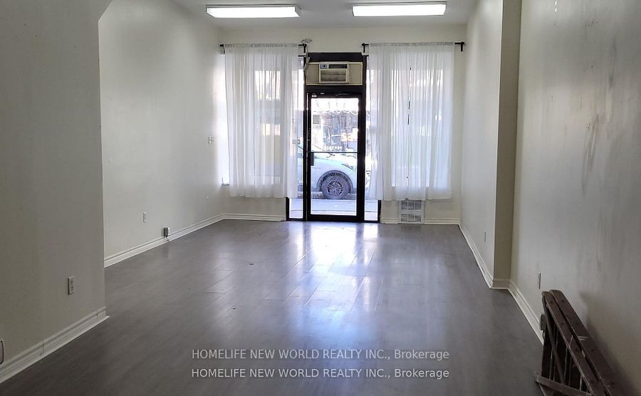 817 Dundas Street Property Photo 3