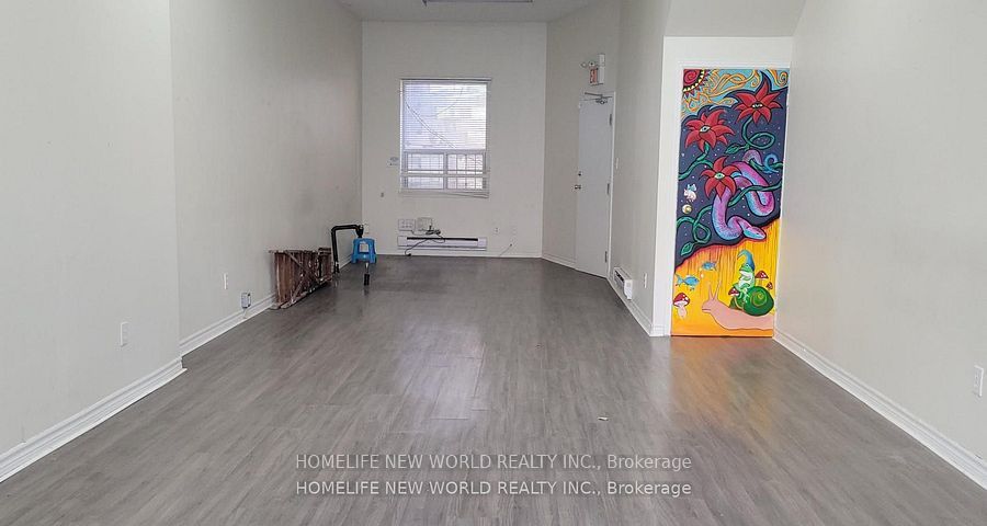 817 Dundas Street Property Photo 4