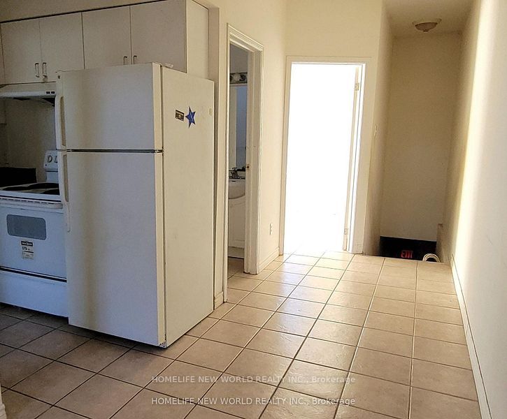 817 Dundas Street Property Photo 5