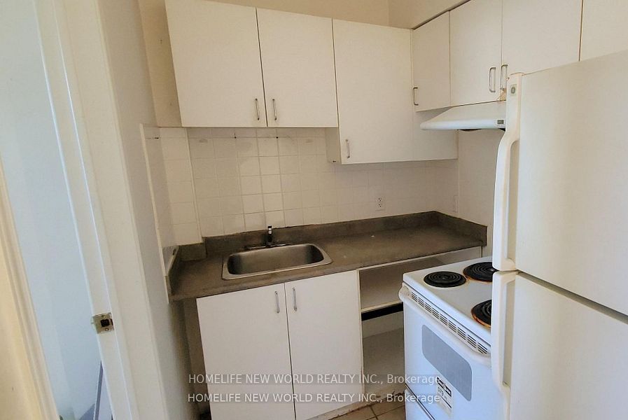 817 Dundas Street Property Photo 7