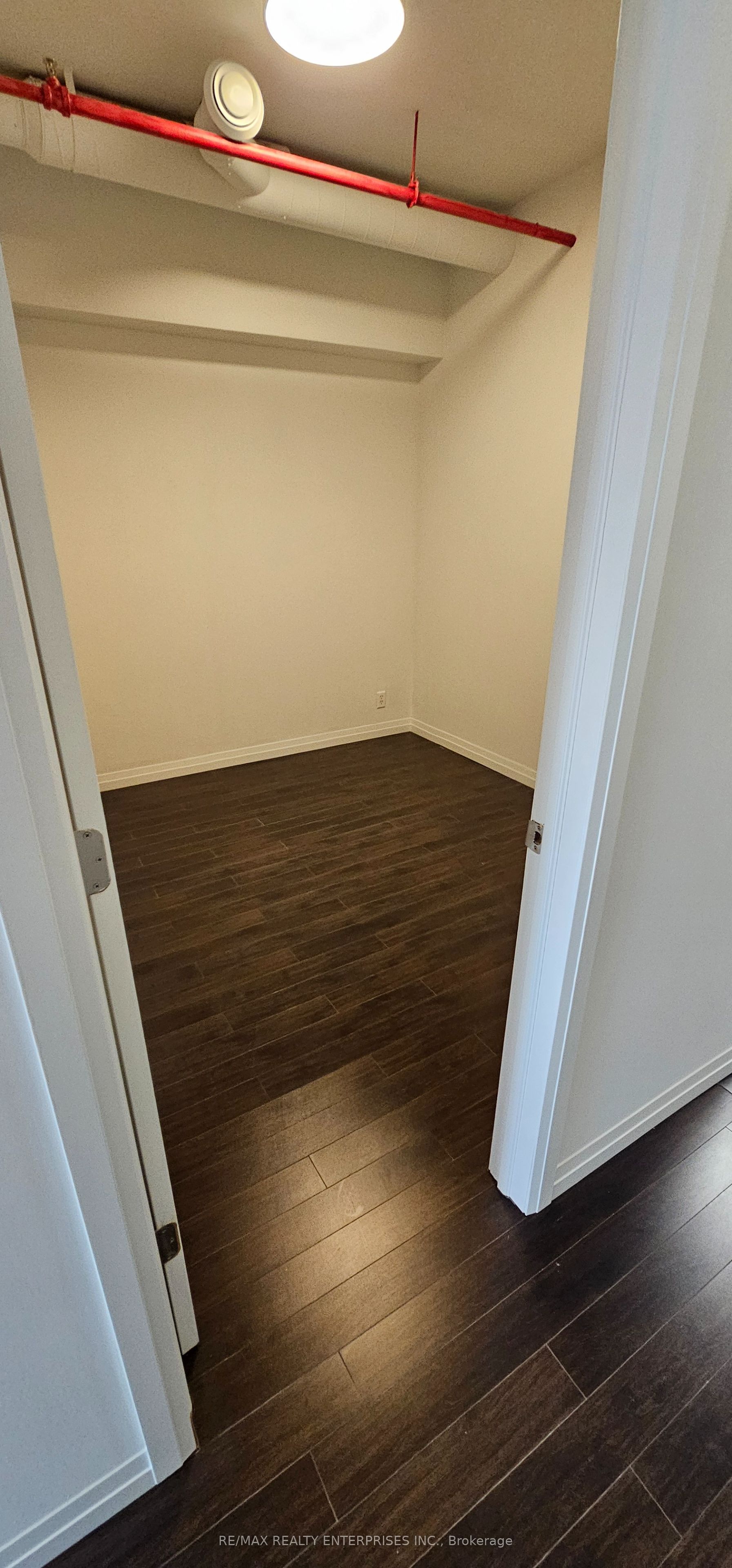 #203 - 670 Bloor Street Property Photo 7