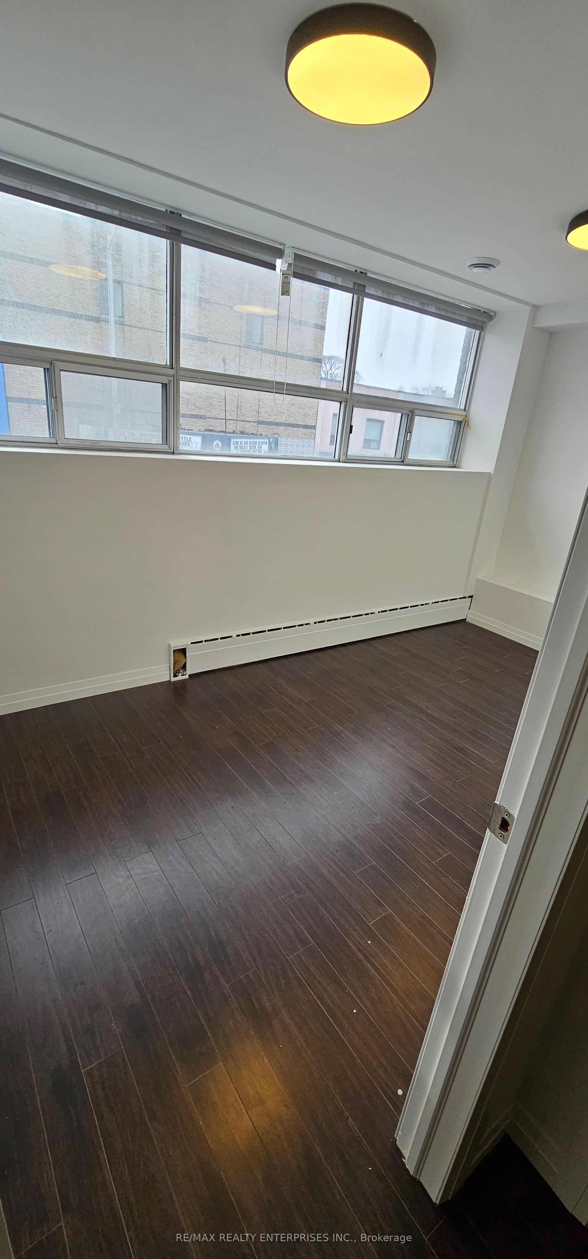 #203 - 670 Bloor Street Property Photo 9