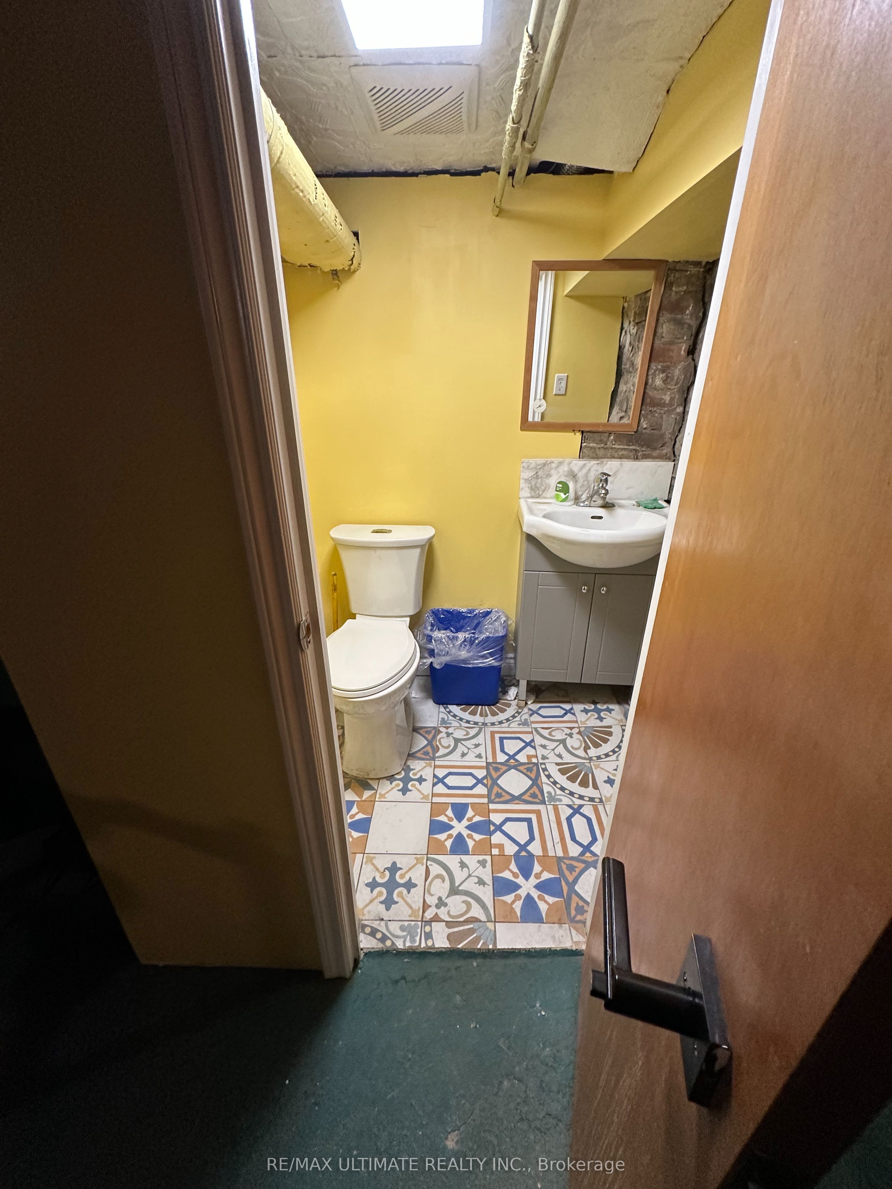 578 Dundas Street Property Photo 11
