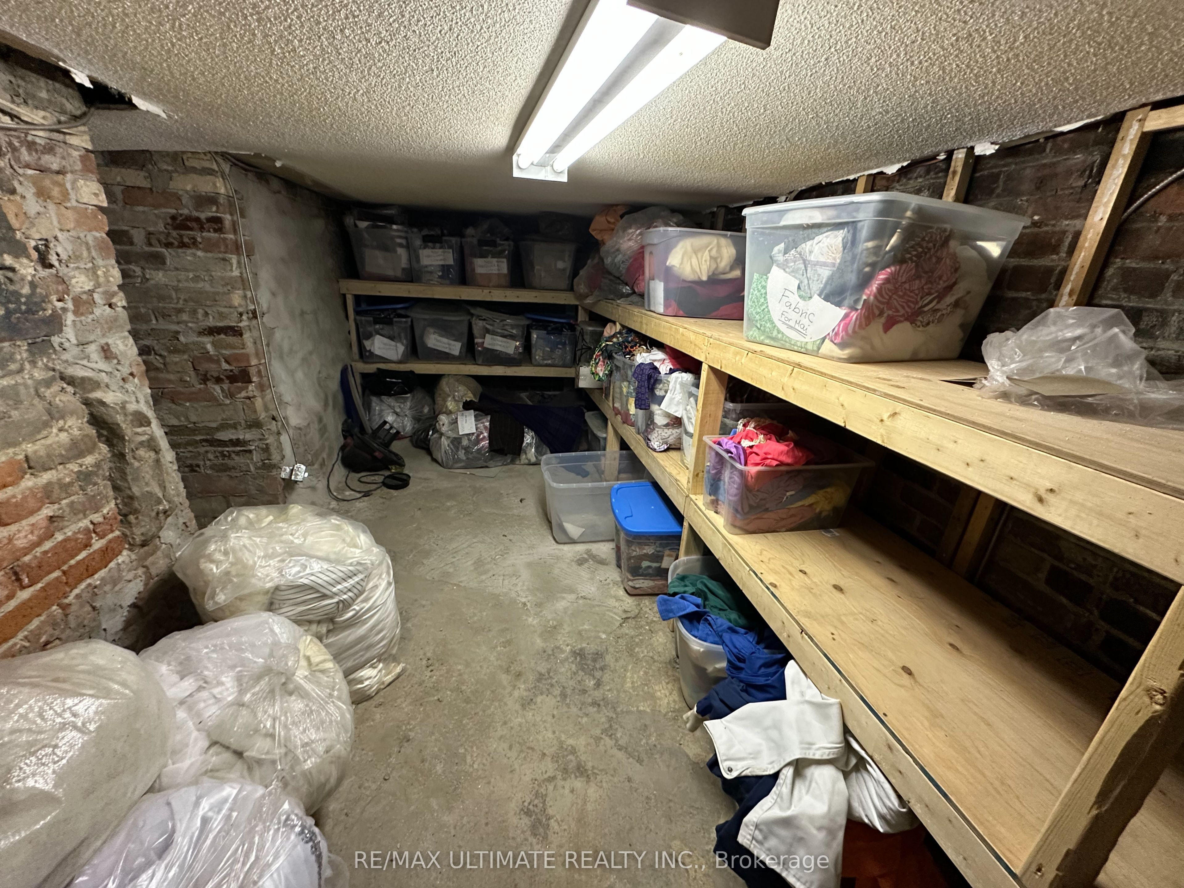 578 Dundas Street Property Photo 14