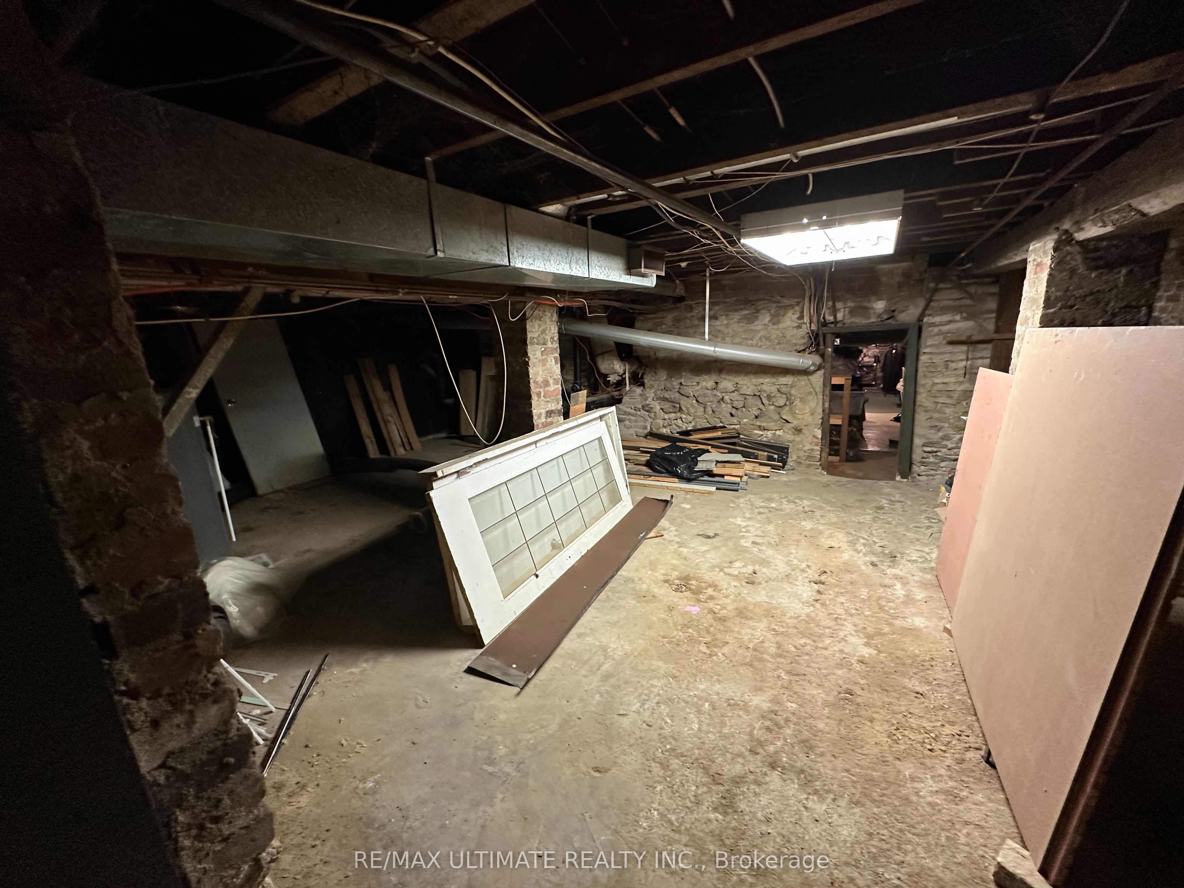 578 Dundas Street Property Photo 16