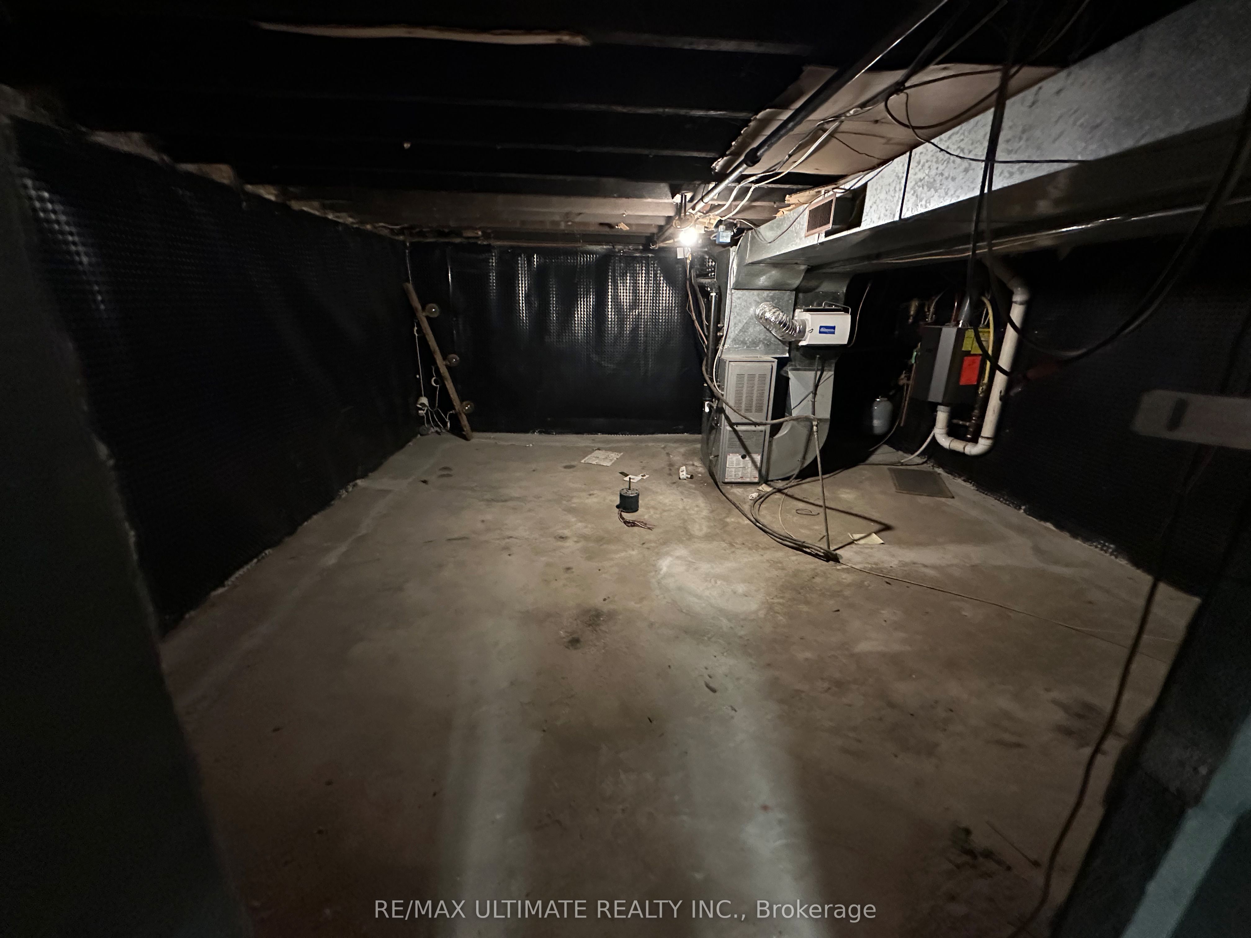 578 Dundas Street Property Photo 17