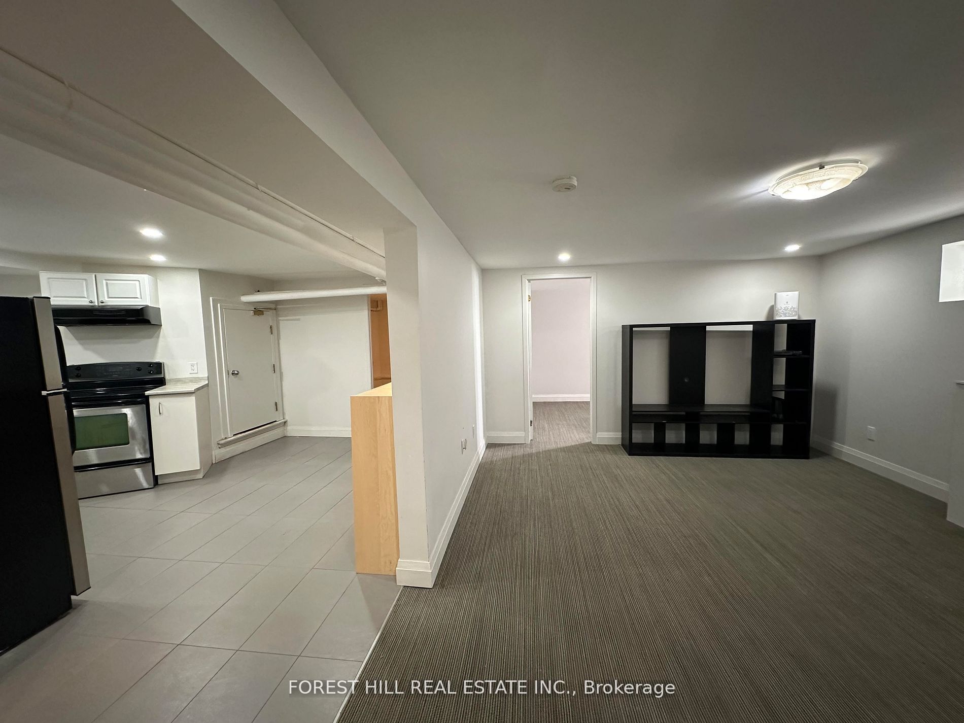 #lower 2 - 924 Avenue Road Property Photo 3