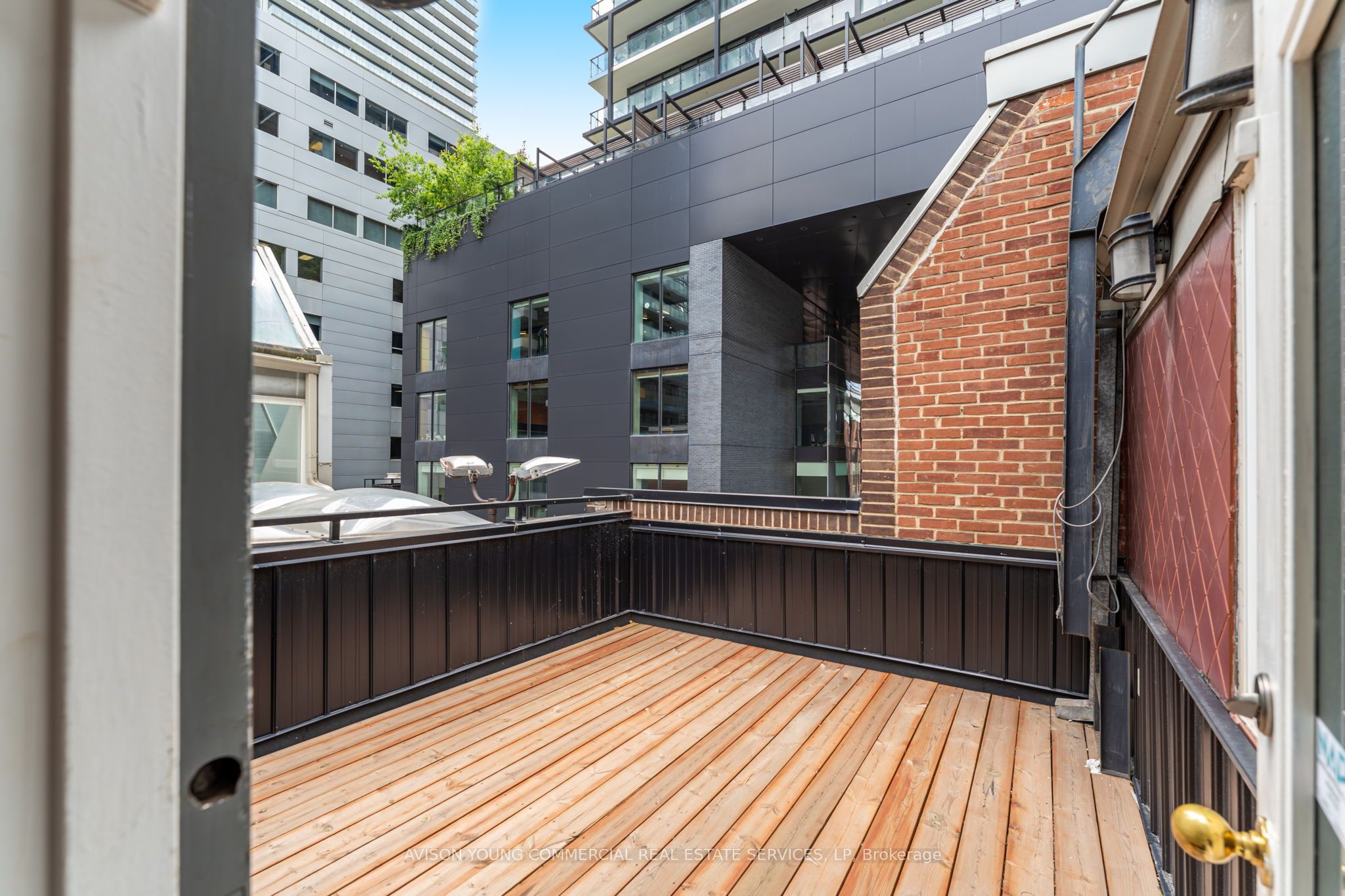 277 Richmond Street Property Photo 6