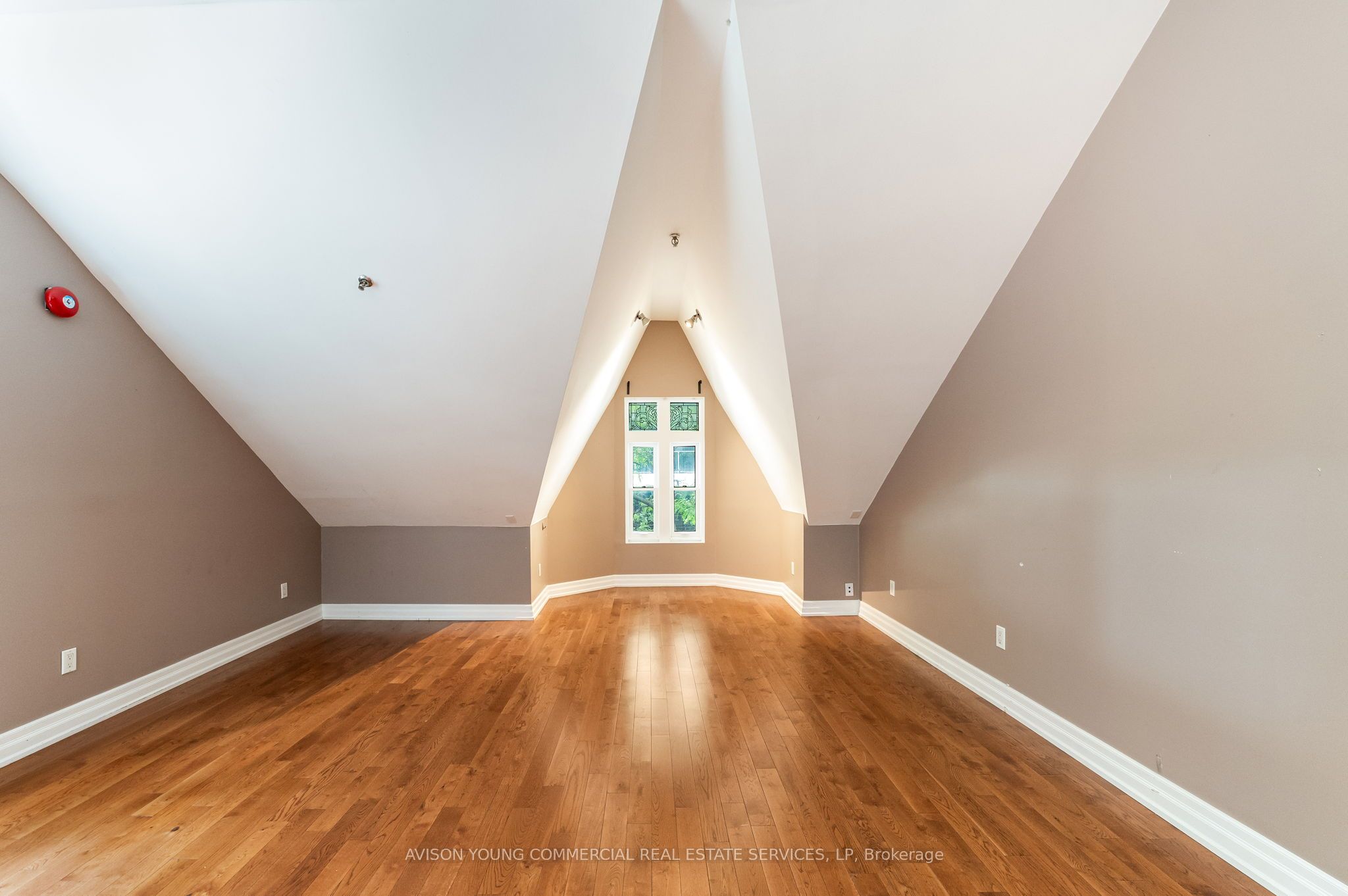 277 Richmond Street Property Photo 8