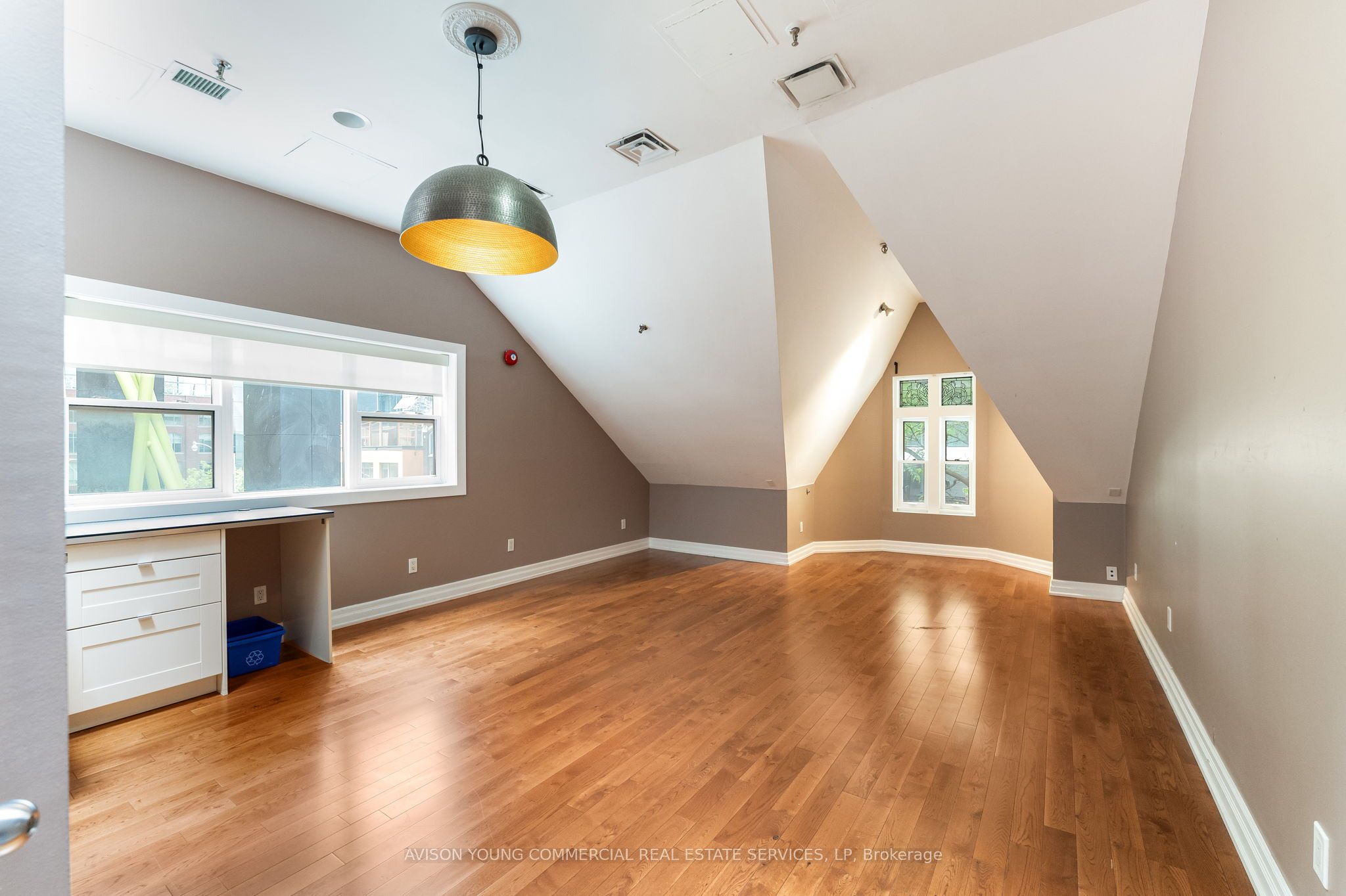 277 Richmond Street Property Photo 6