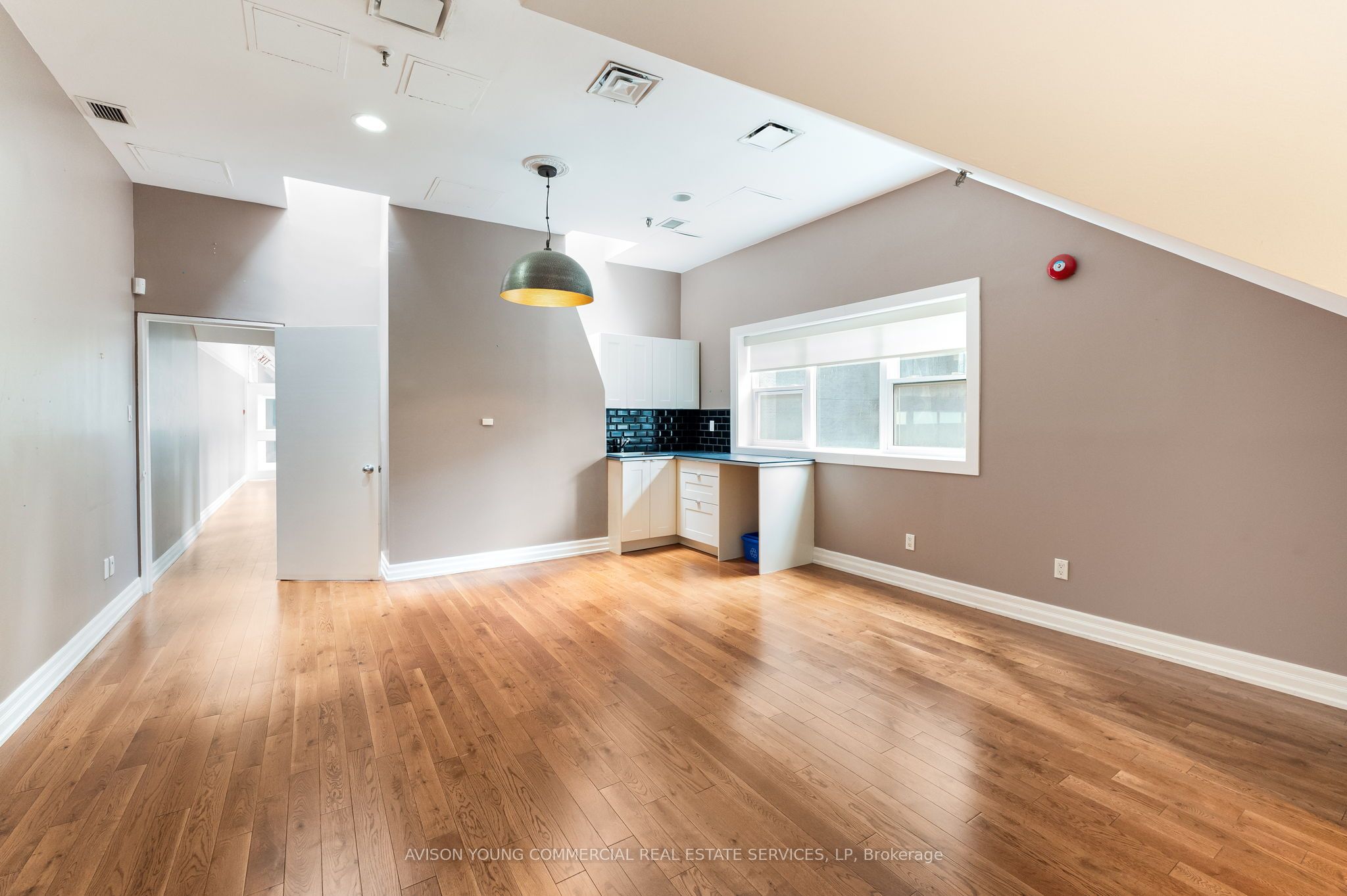 277 Richmond Street Property Photo 8