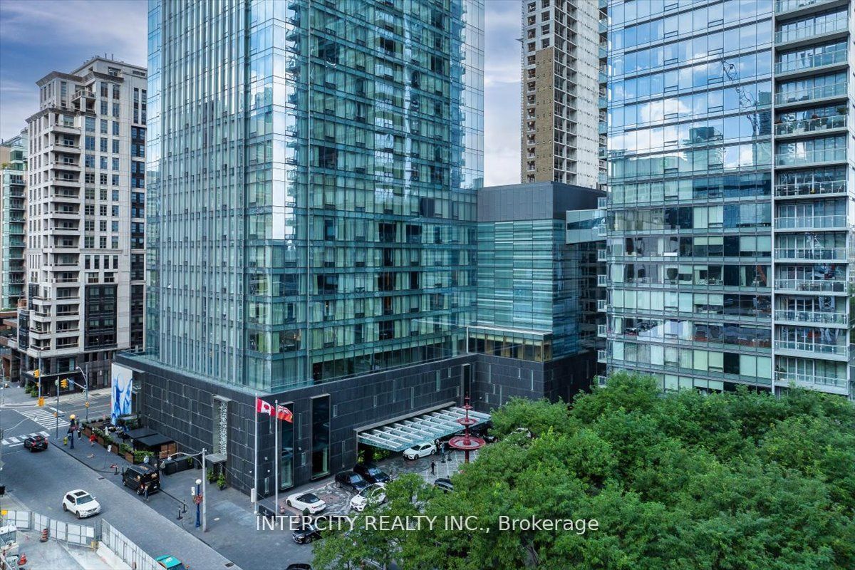 #4001 - 50 Yorkville Avenue Property Photo 1