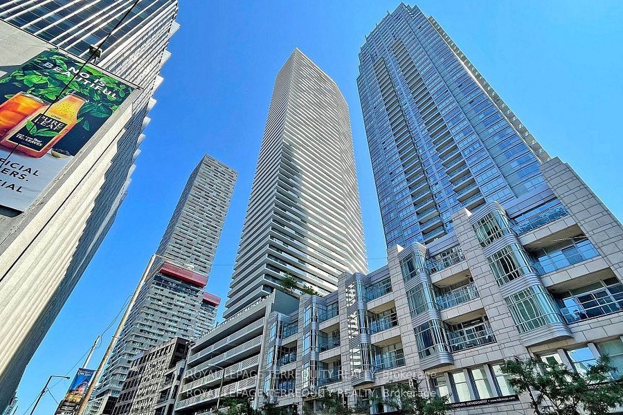 #4203 - 2221 Yonge Street Property Photo 1