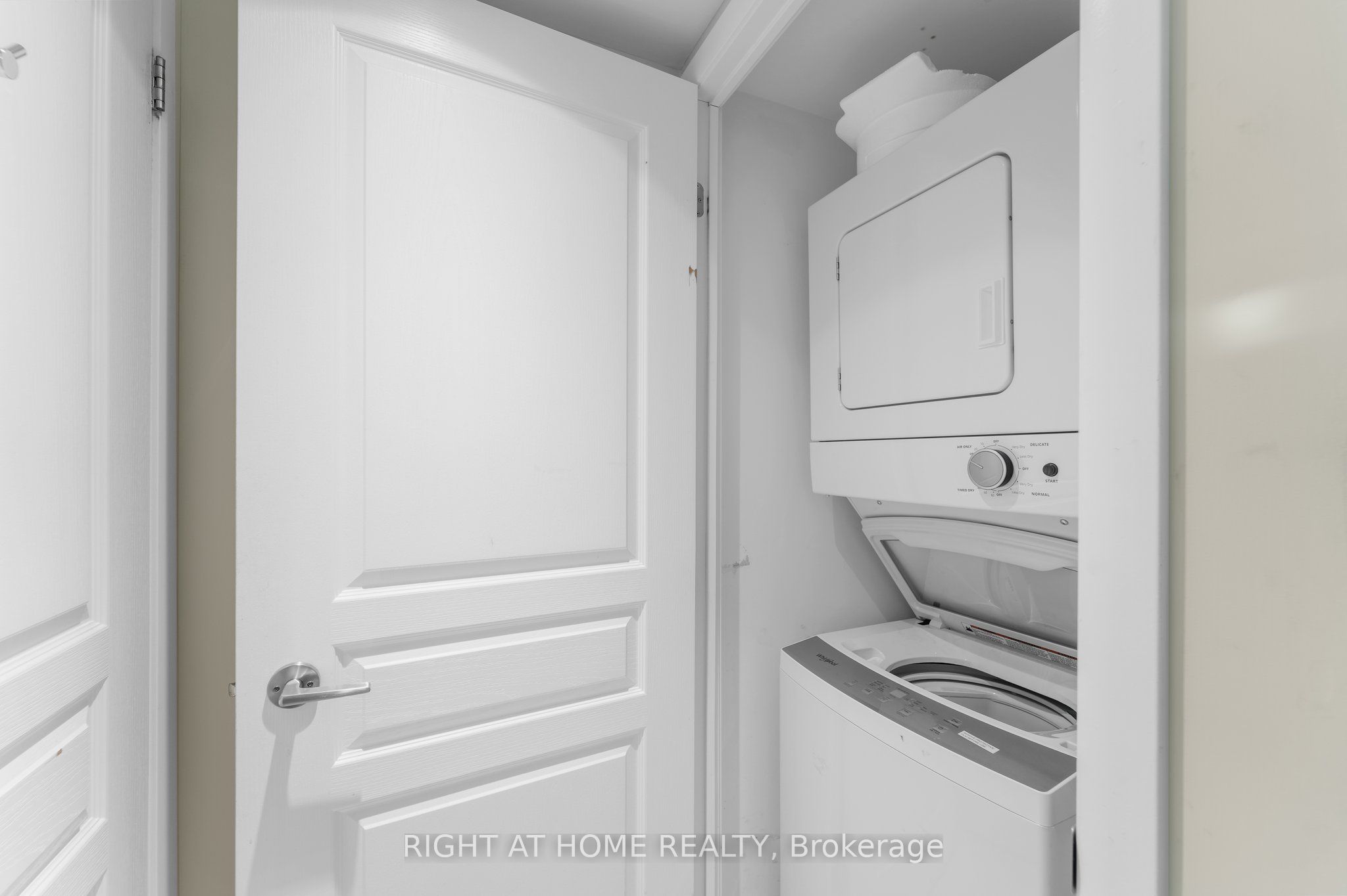 #2315 - 18 Yonge Street Property Photo 17