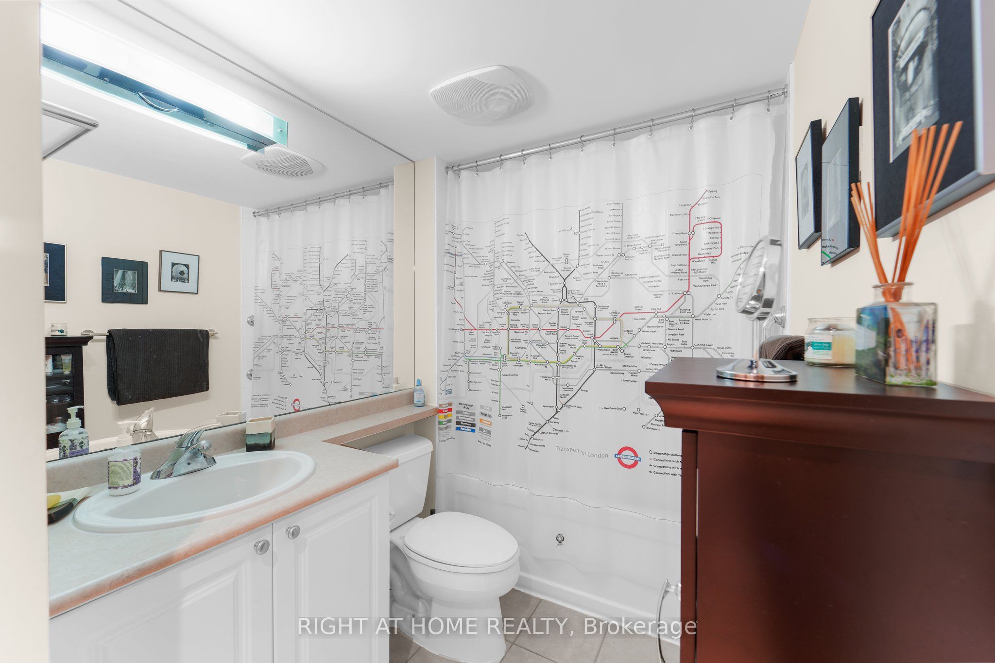 #2315 - 18 Yonge Street Property Photo 18