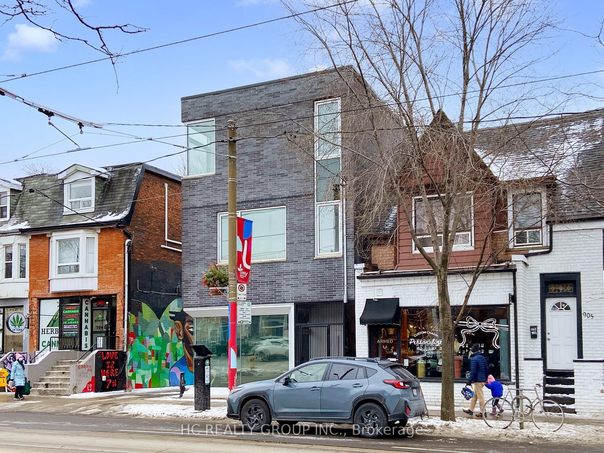 899 Dundas Street Property Photo 2