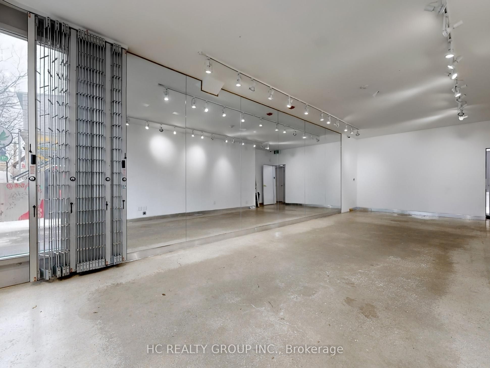 899 Dundas Street Property Photo 5