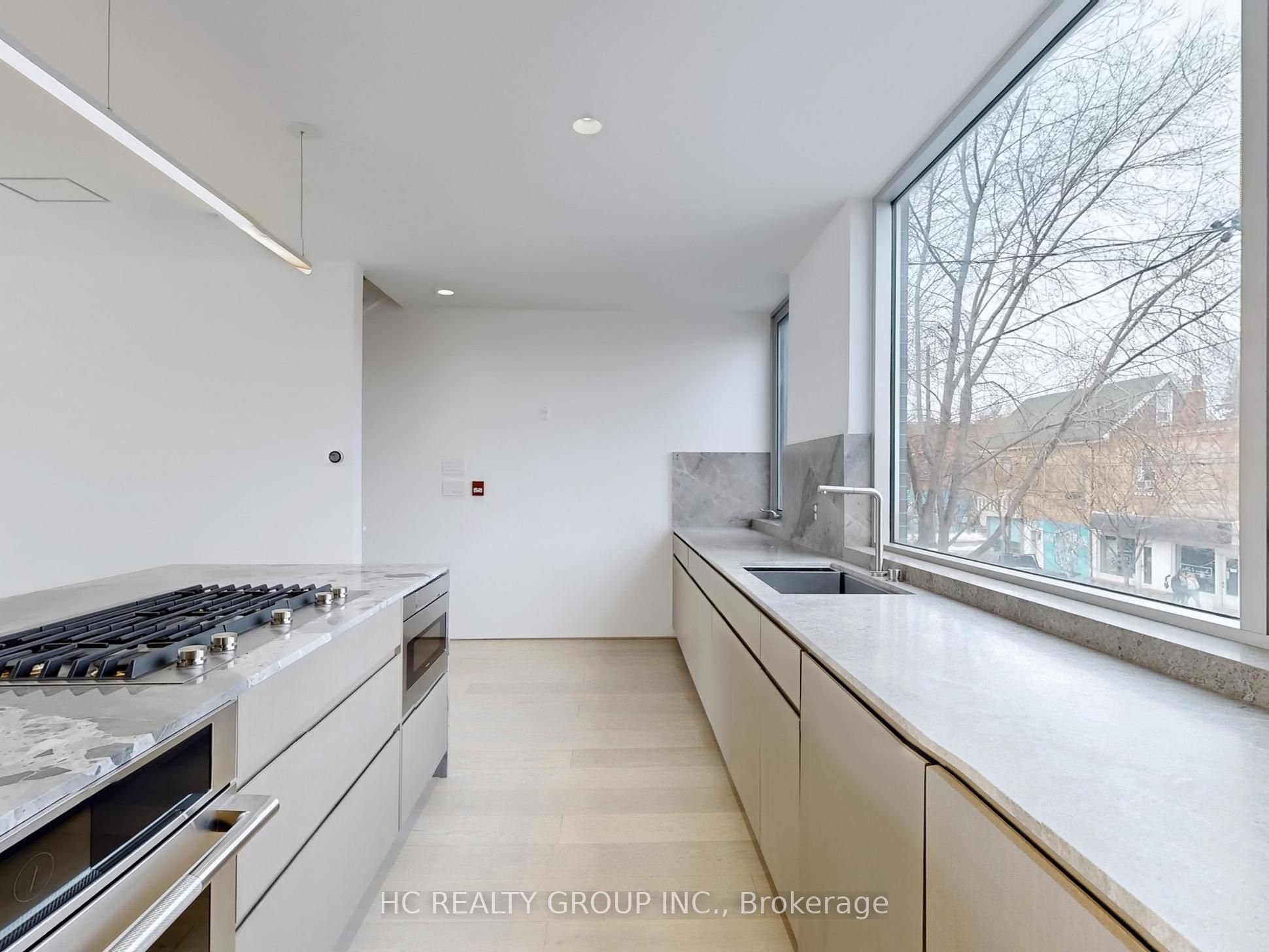 899 Dundas Street Property Photo 11