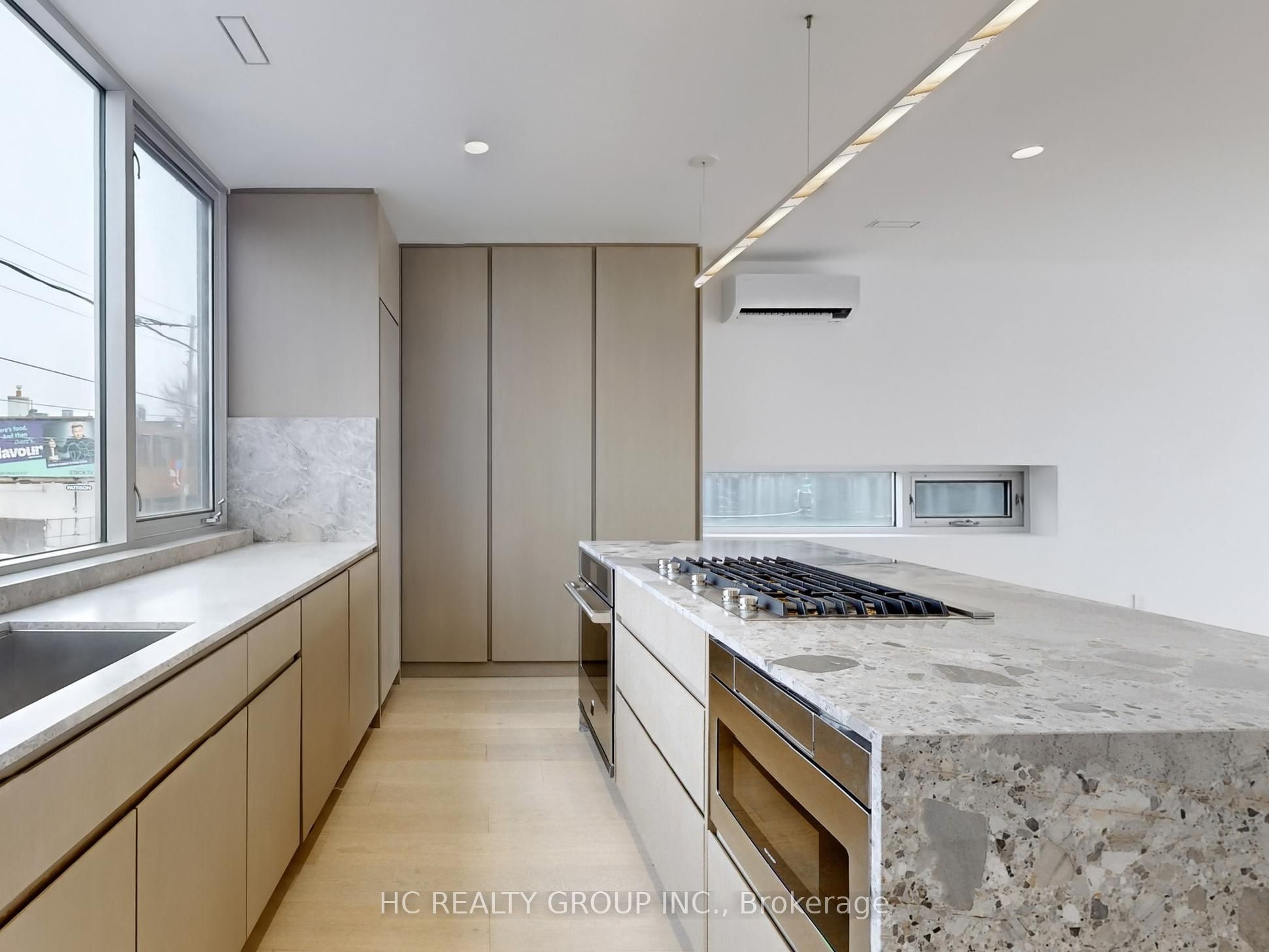 899 Dundas Street Property Photo 12