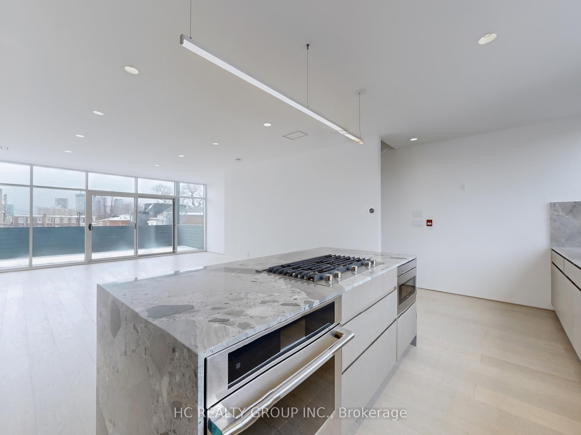 899 Dundas Street Property Photo 13
