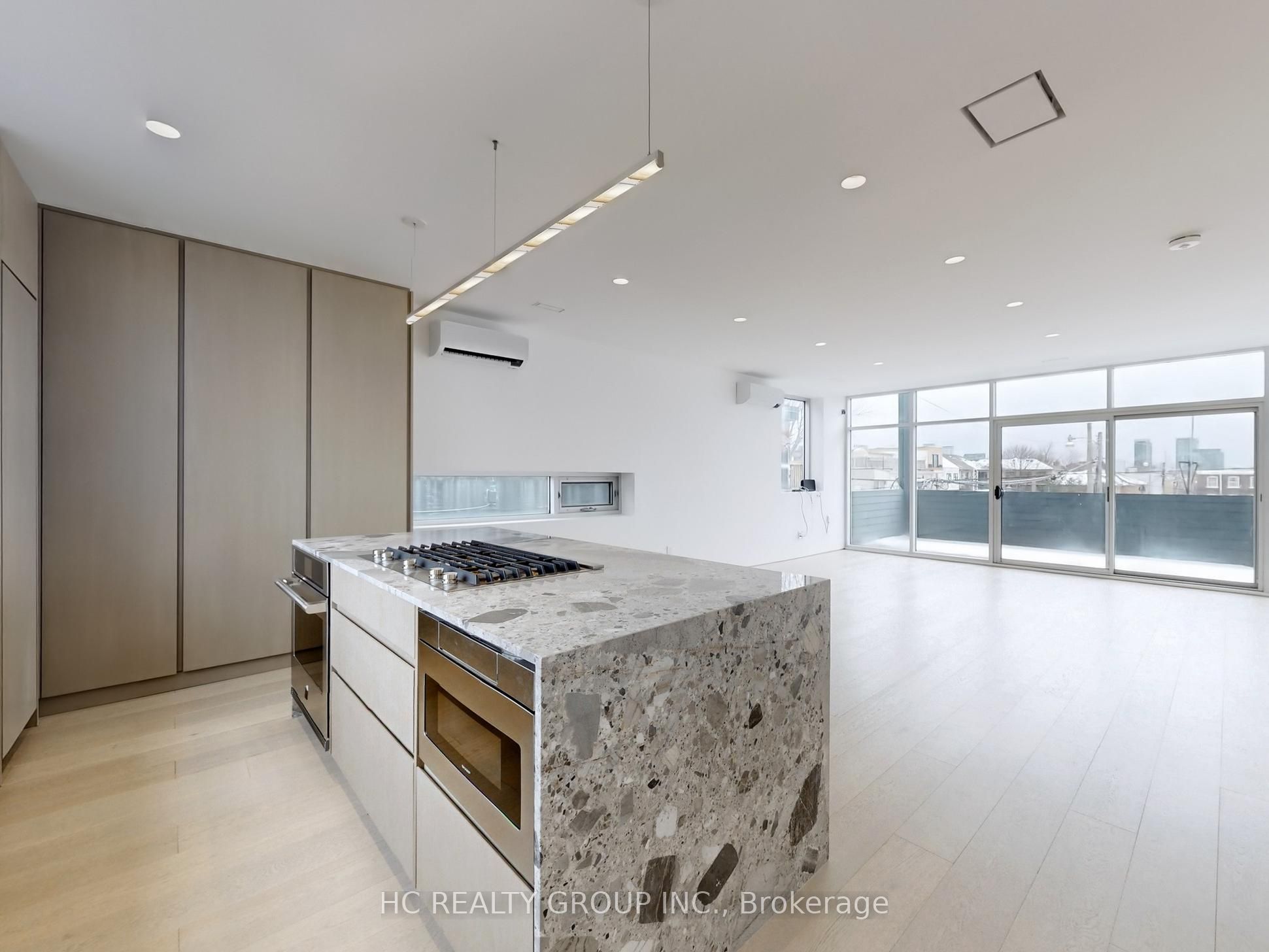 899 Dundas Street Property Photo 14