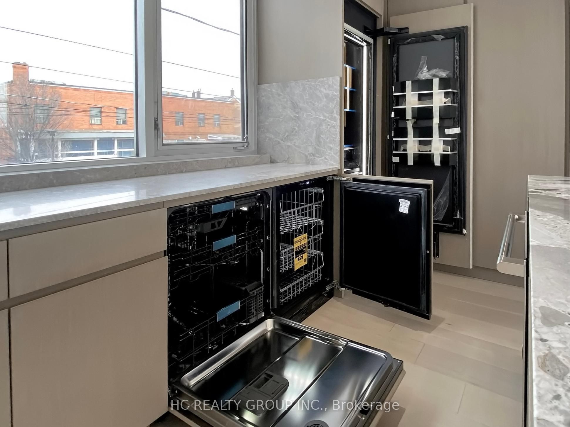 899 Dundas Street Property Photo 18