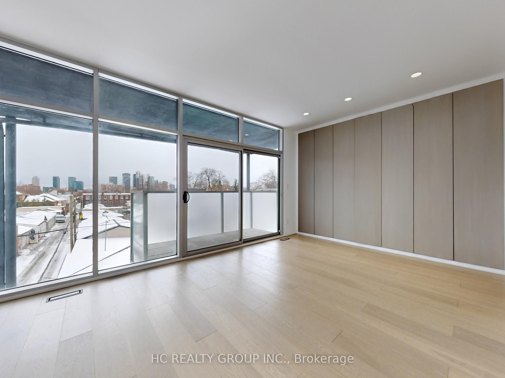 899 Dundas Street Property Photo 19