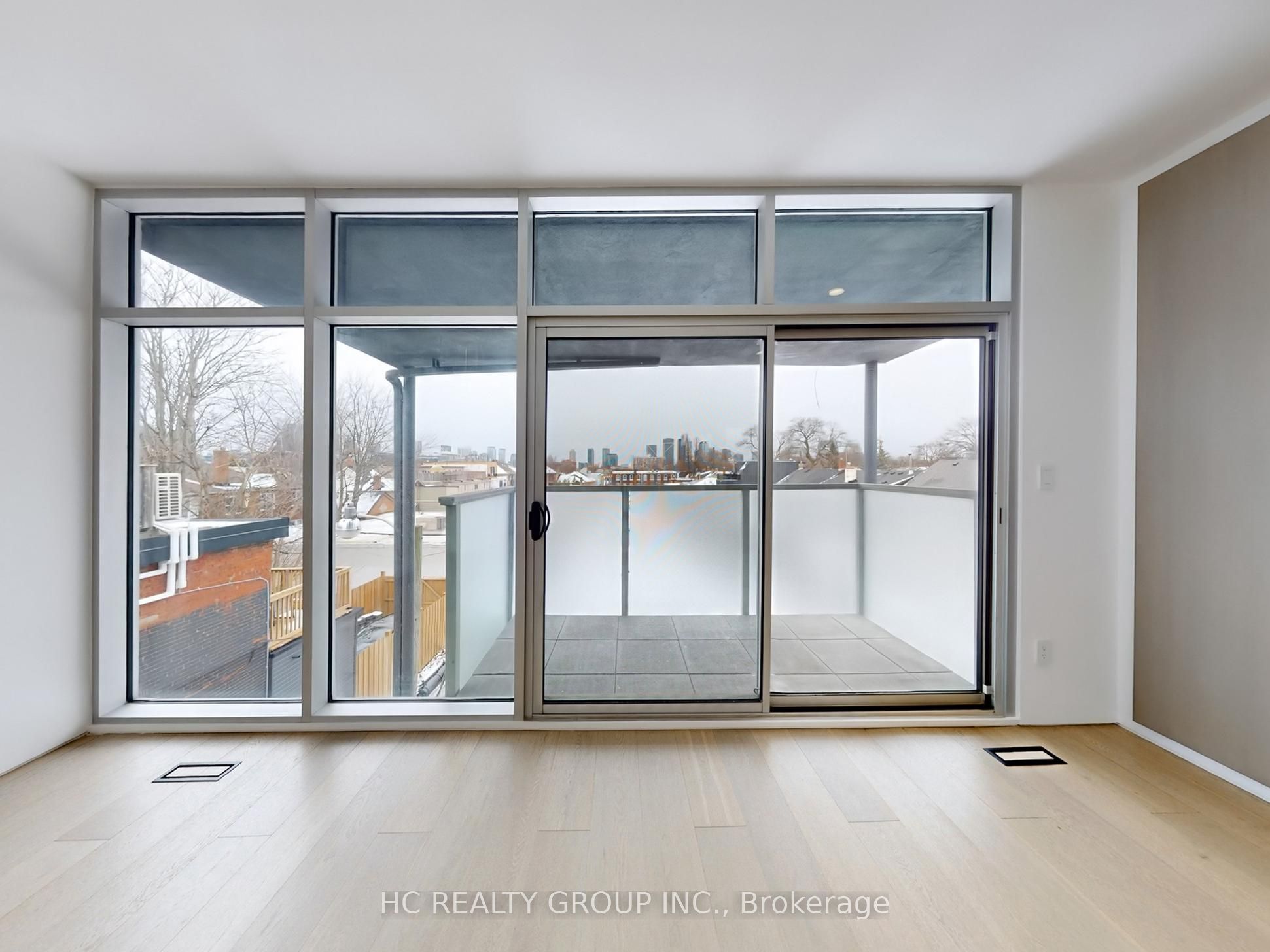 899 Dundas Street Property Photo 20
