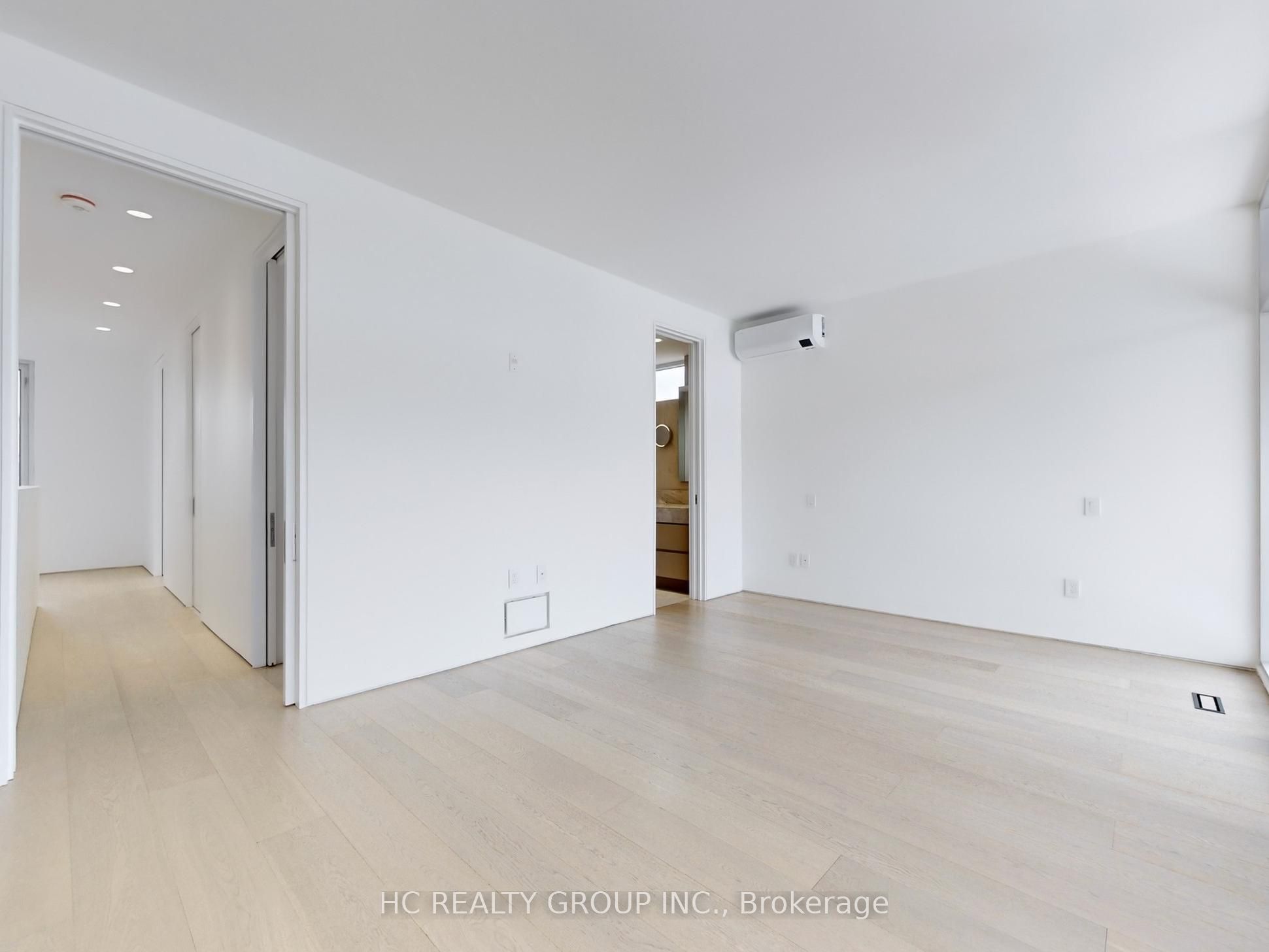 899 Dundas Street Property Photo 22