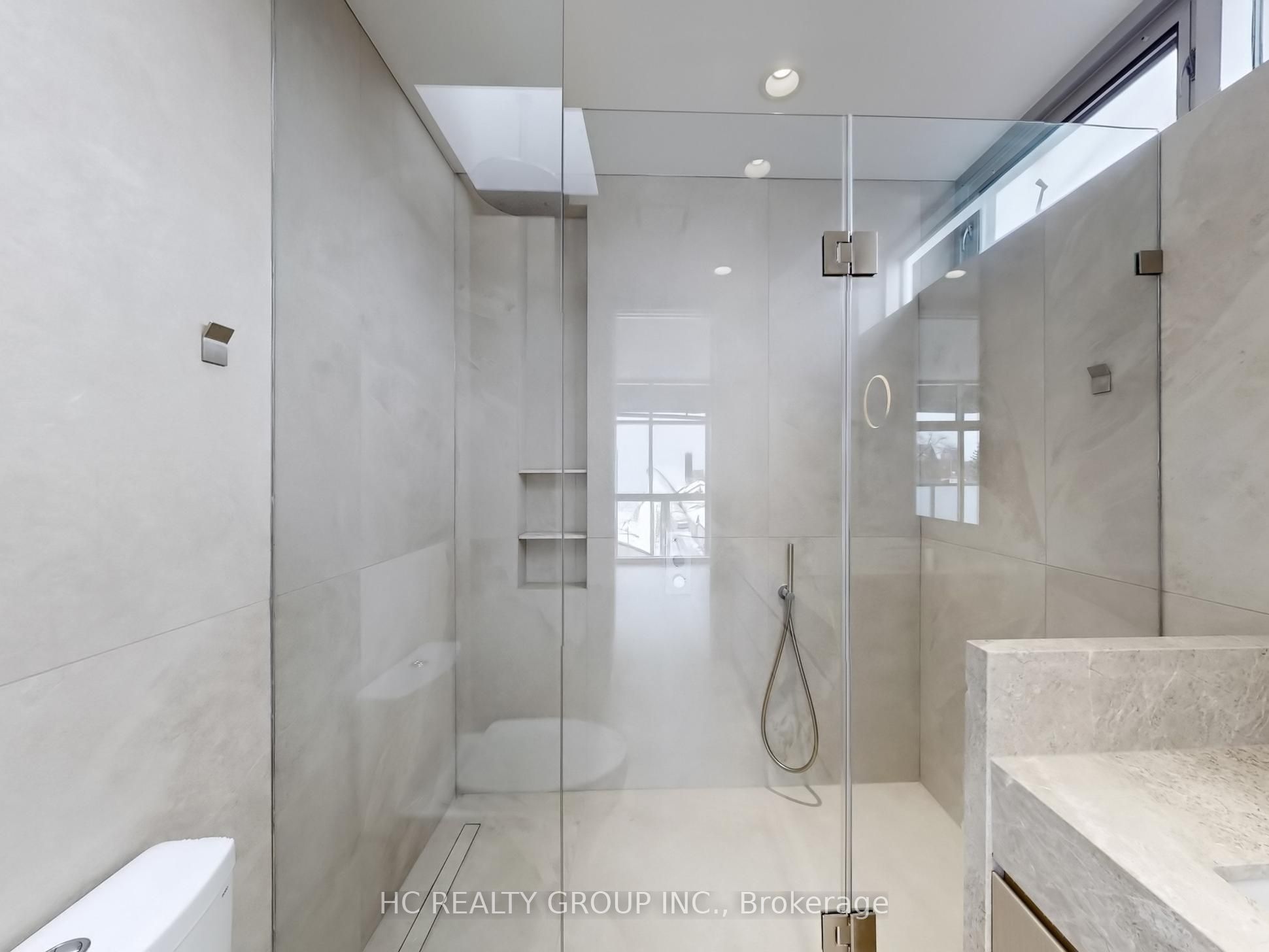 899 Dundas Street Property Photo 25