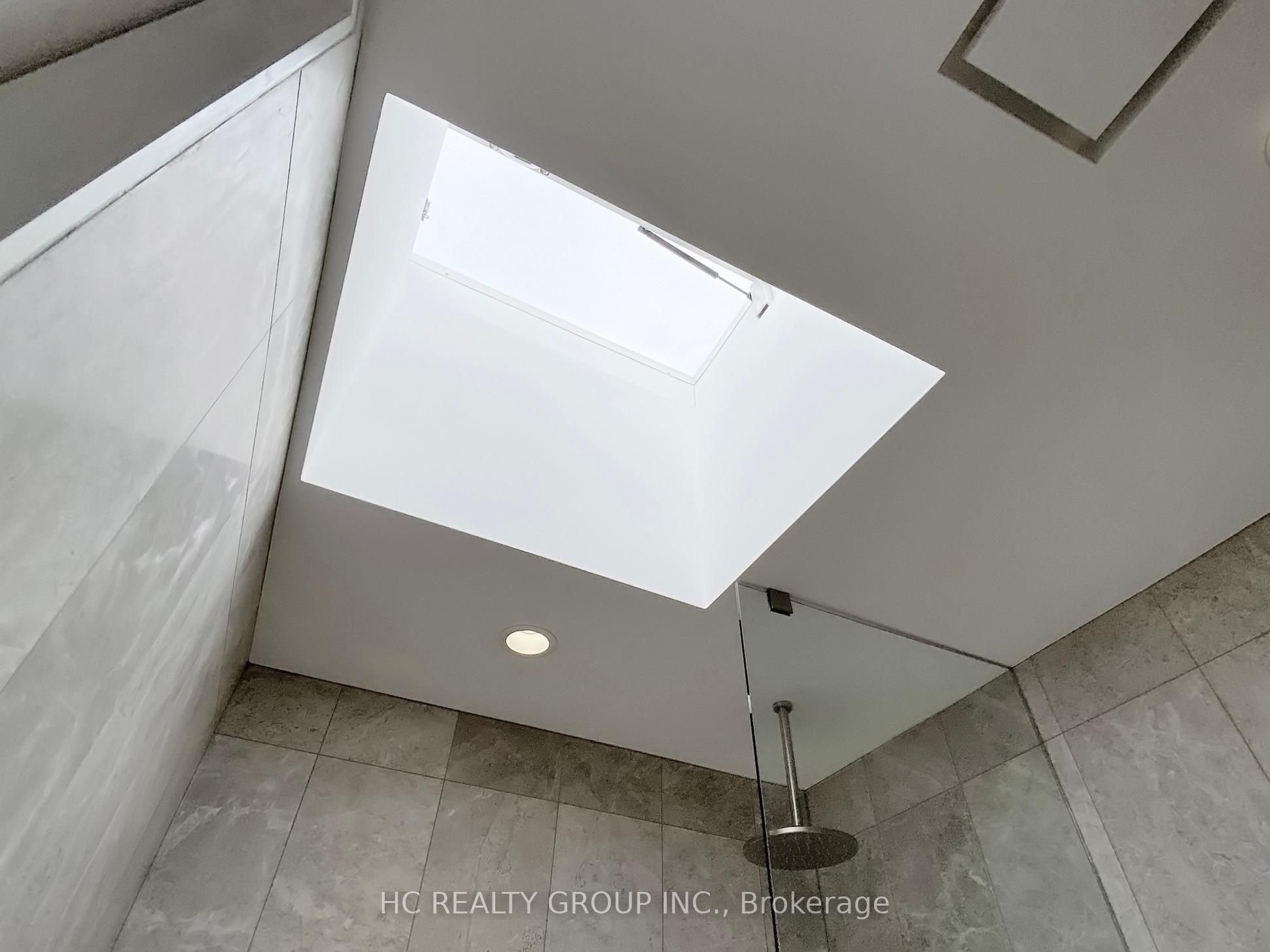 899 Dundas Street Property Photo 26