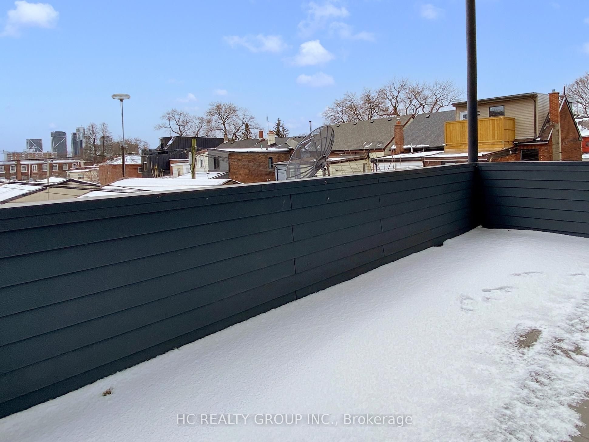 899 Dundas Street Property Photo 37