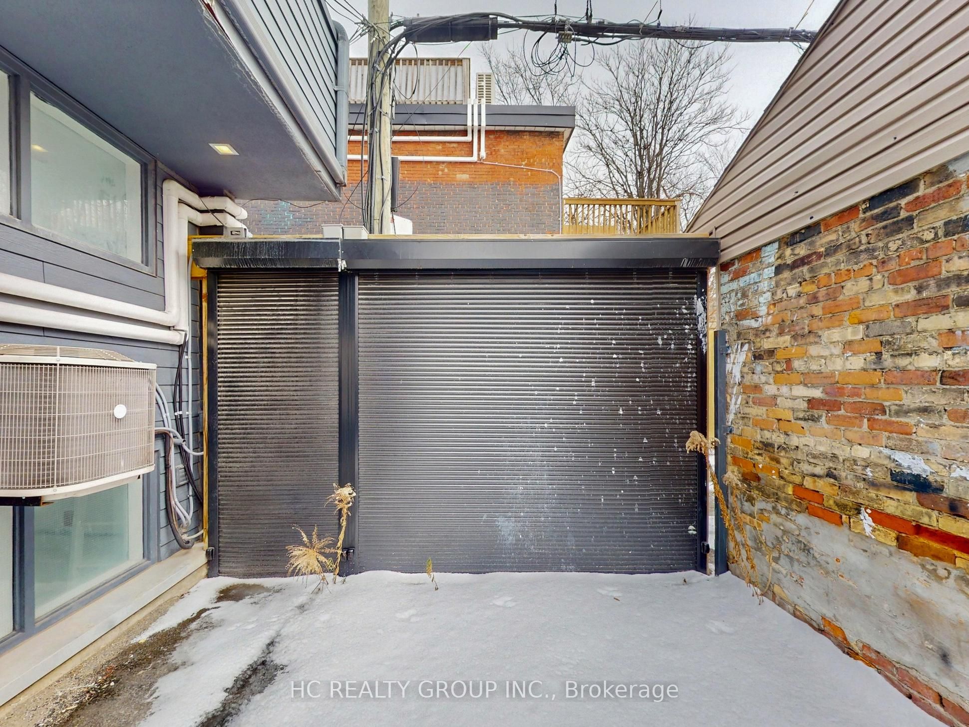 899 Dundas Street Property Photo 38