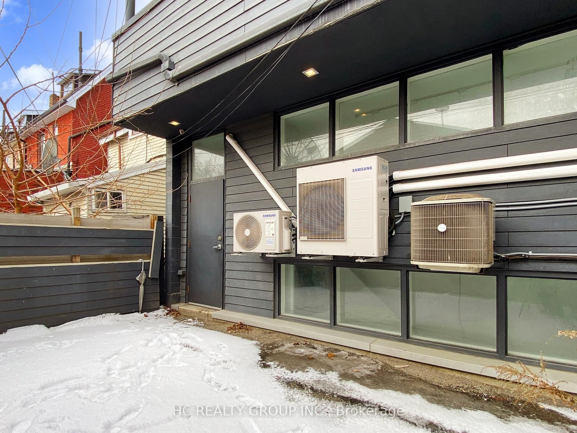899 Dundas Street Property Photo 39