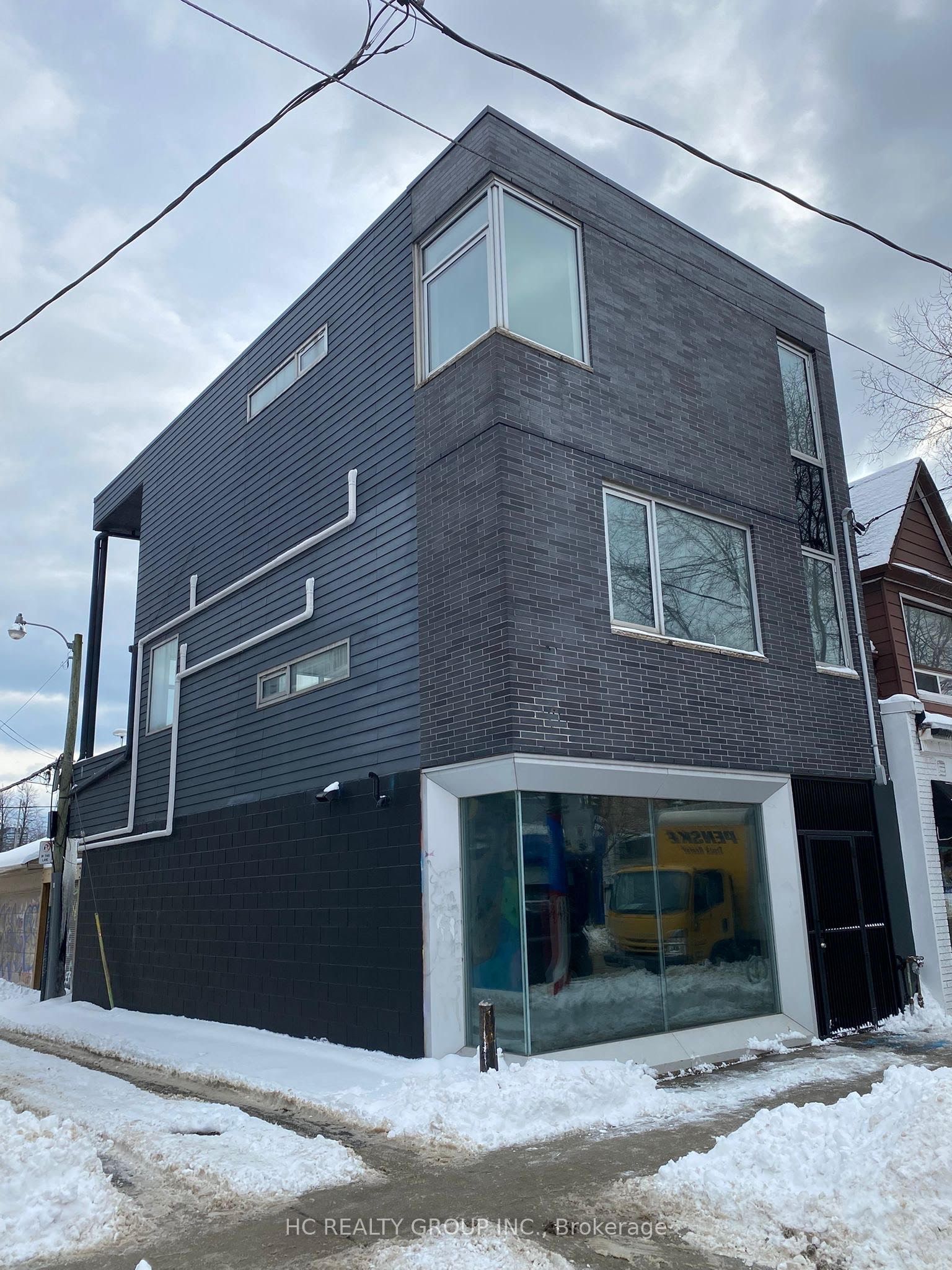 899 Dundas Street Property Photo 41