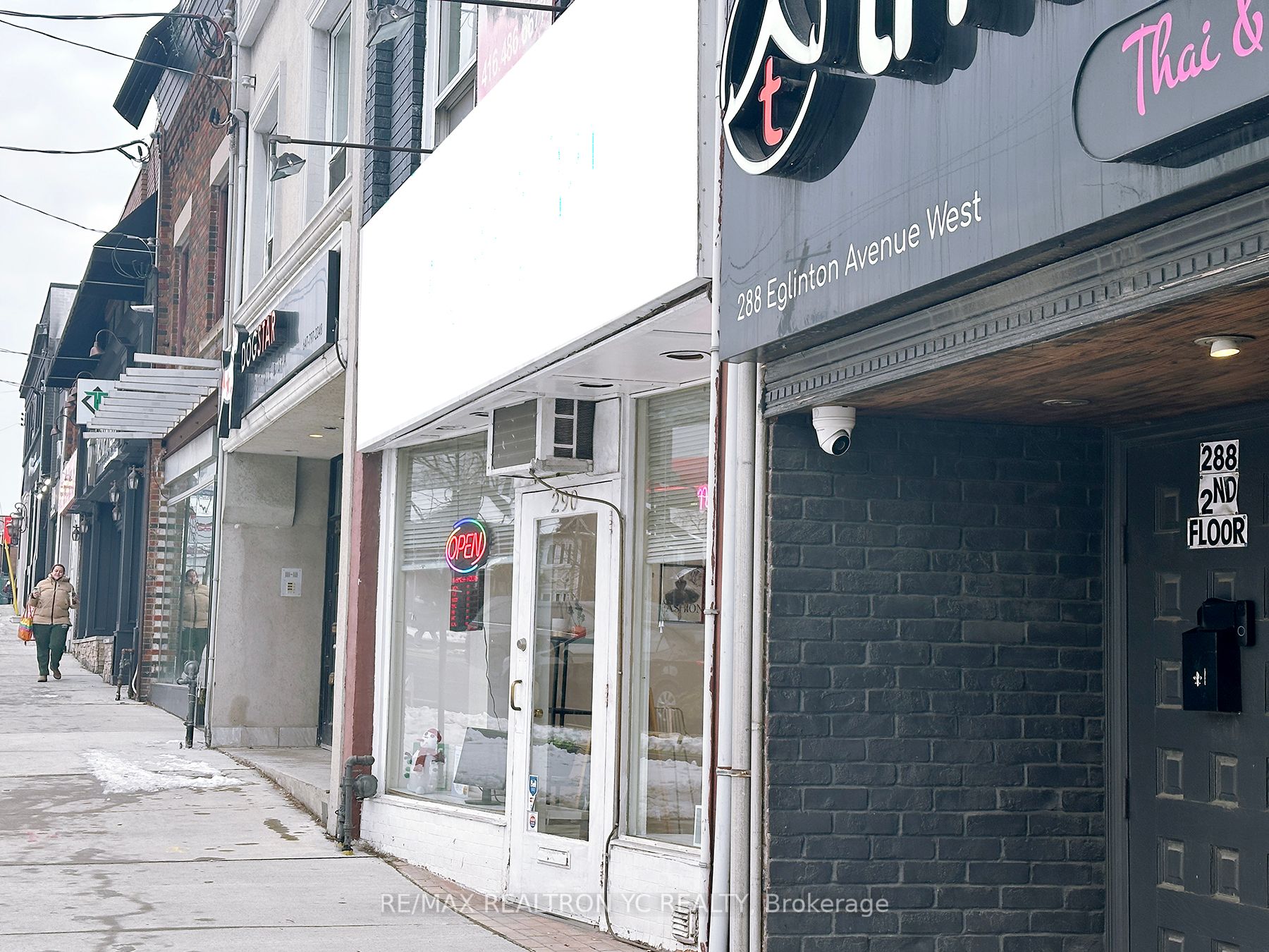 290 Eglinton Avenue Property Photo 9