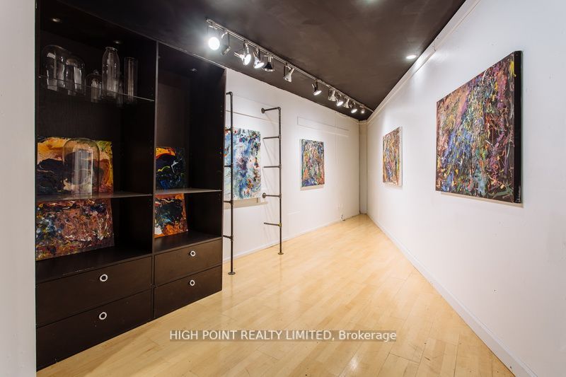 633 Queen Street Property Photo 4