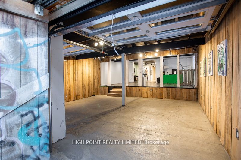 633 Queen Street Property Photo 5