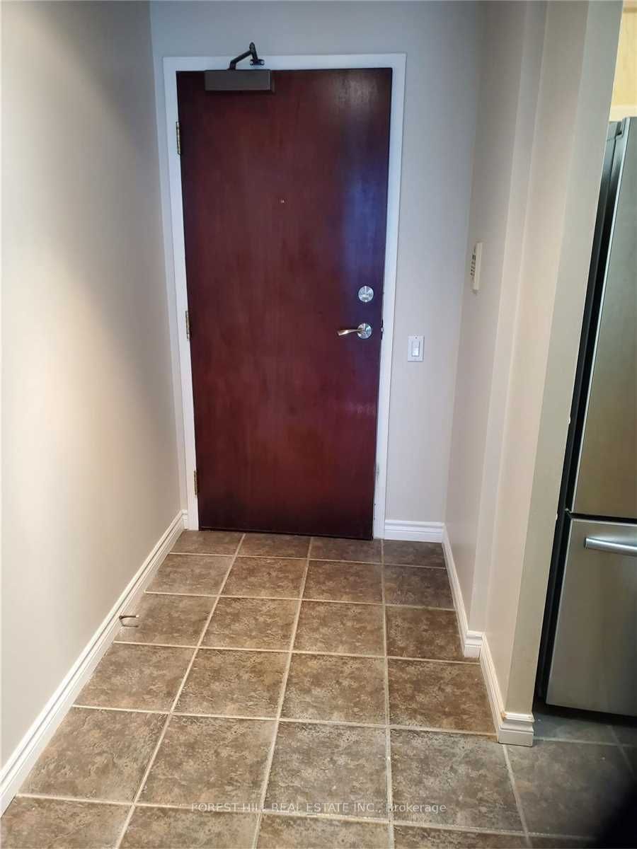 #812 - 8 Covington Road Property Photo 4